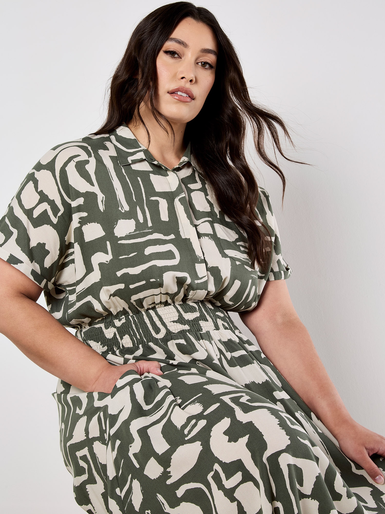 Apricot Druckkleid »Geo Grecian Shirt Midi Dress« 1 tlg. mit Smokband