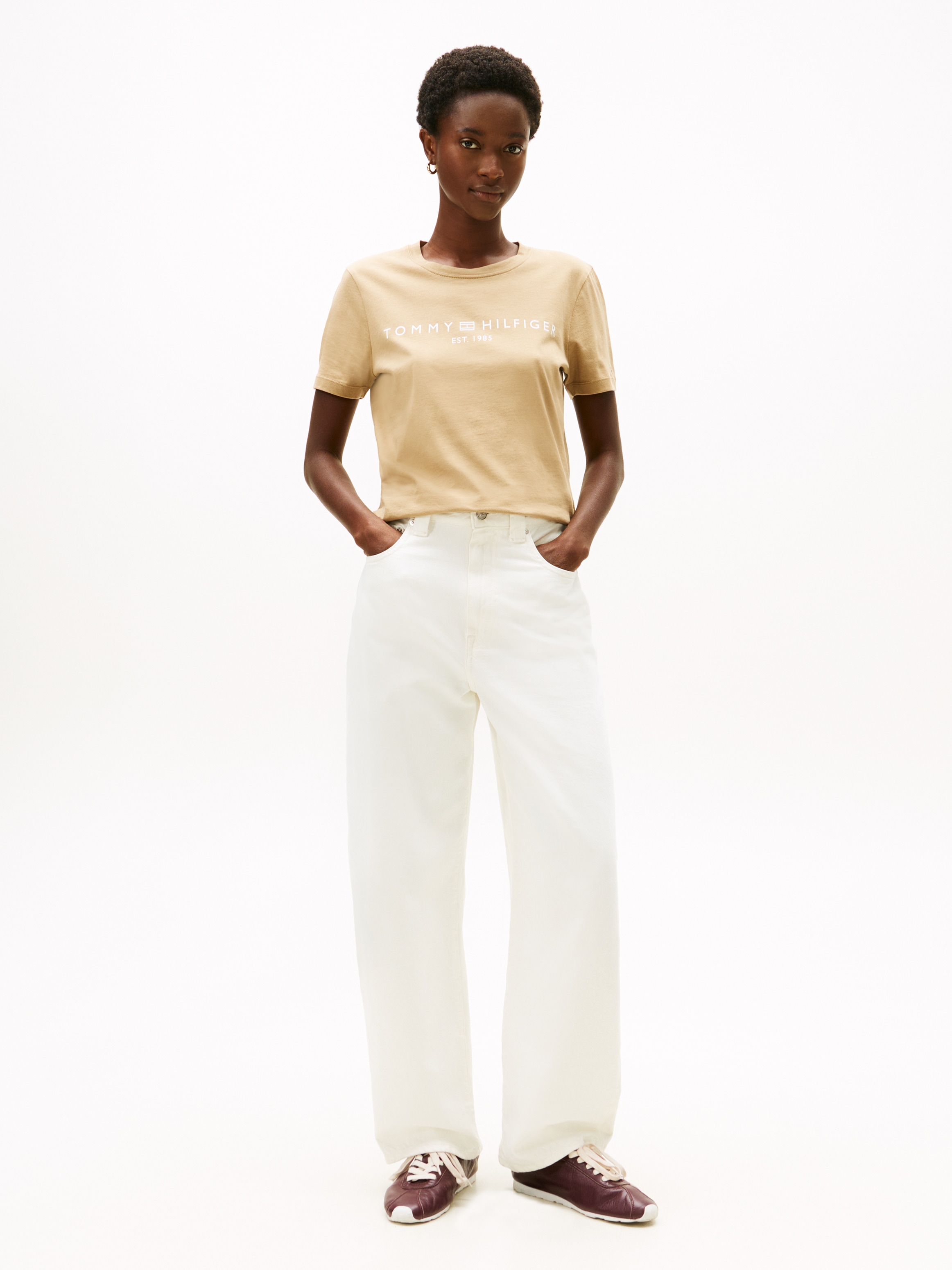 Tommy Hilfiger Kurzarmshirt »REG CORP LOGO C-NK mit Logoschriftzug und Stickerei« Baumwolle