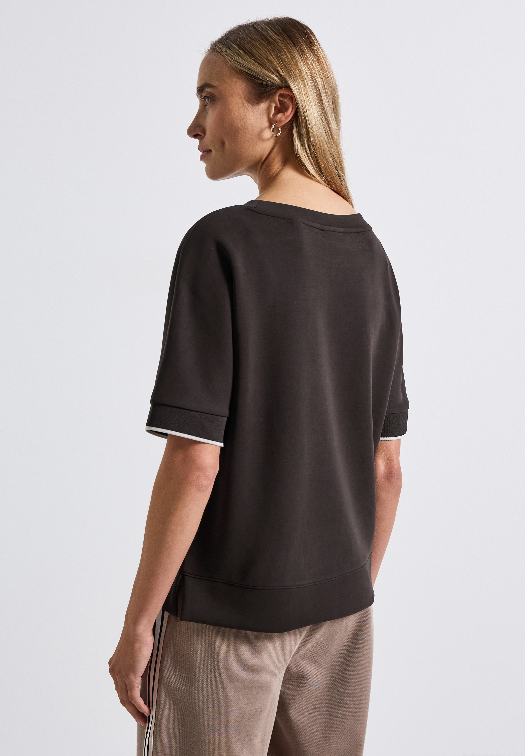 STREET ONE T-Shirt, im Silk Look und mit dezentem Kontrastdetail, Sommershirt