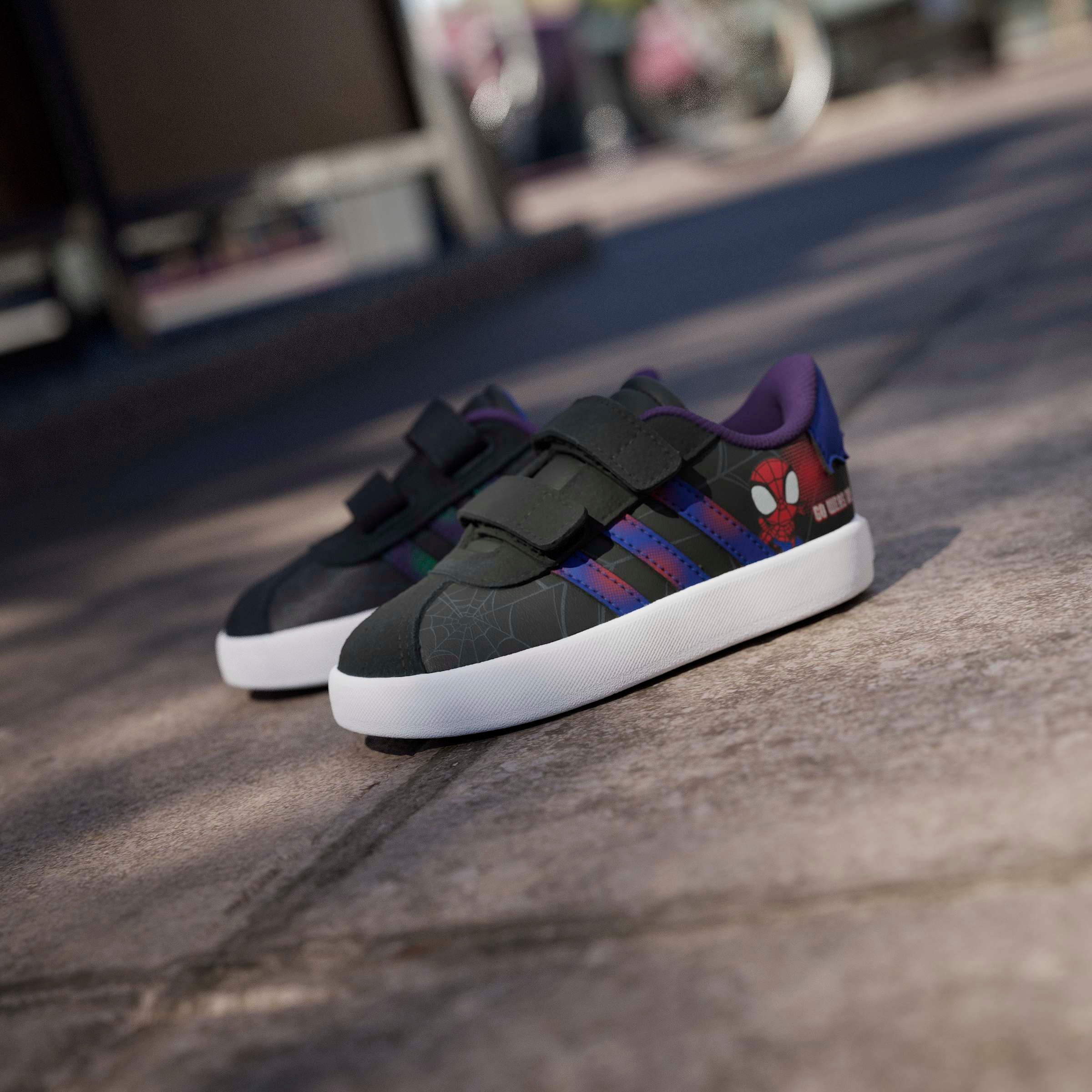 adidas Sportswear Sneaker »ADIDAS MARVEL SPIDER-MAN VL COURT 3.0 KIDS«  Design auf den Spuren des adidas Samba