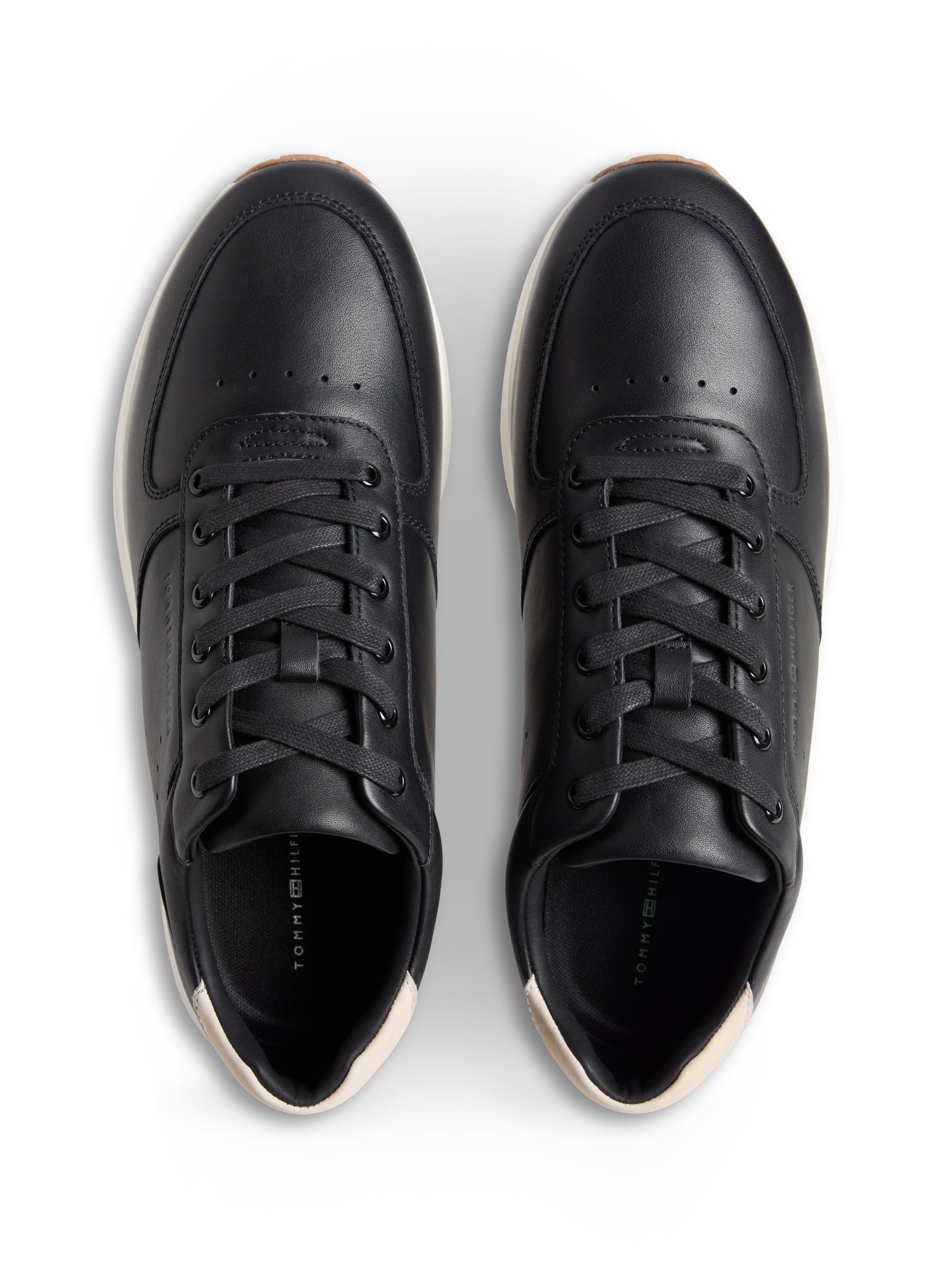 Tommy Hilfiger Sneaker »NEWPORT LTH«  Sneaker, Freizeitschuh, Halbschuh mit seitlicher Logoprägung