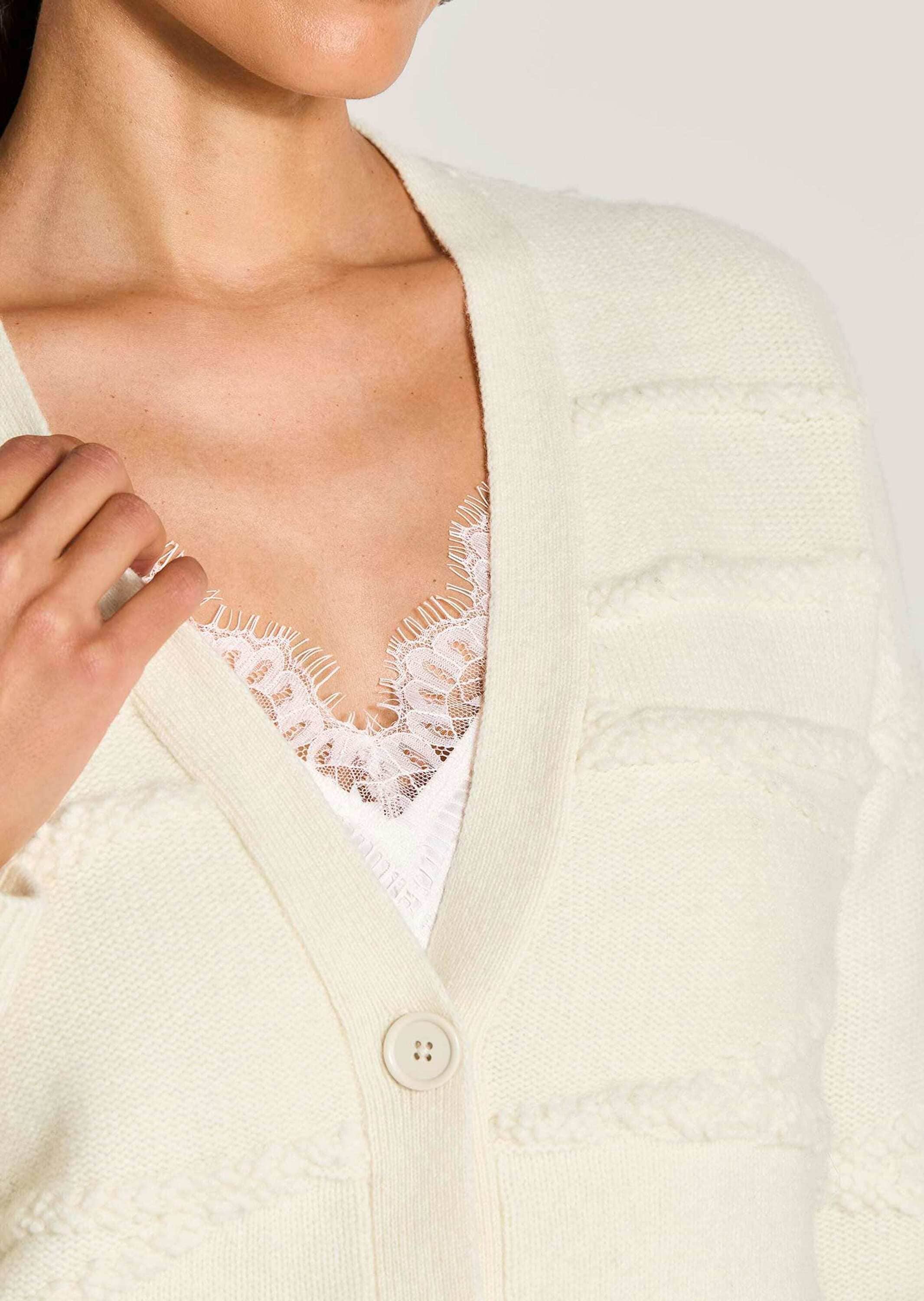 MADELEINE Strickjacke »Strickjacke Moderne Oversized-Jacke mit V-Ausschnitt« Strickmuster