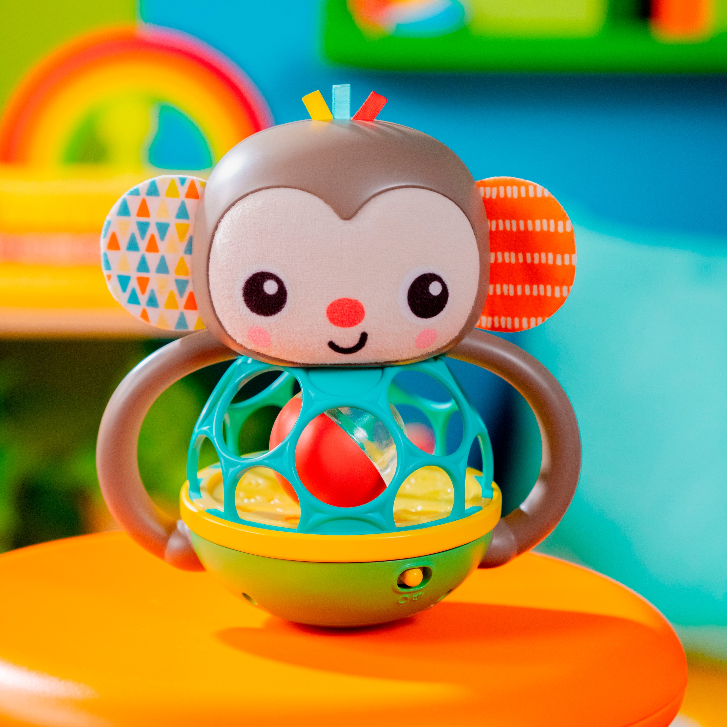 Bright Starts Greifspielzeug »Grab & Giggle Monkey™ Multi-Sensory Toy«, mit Sound