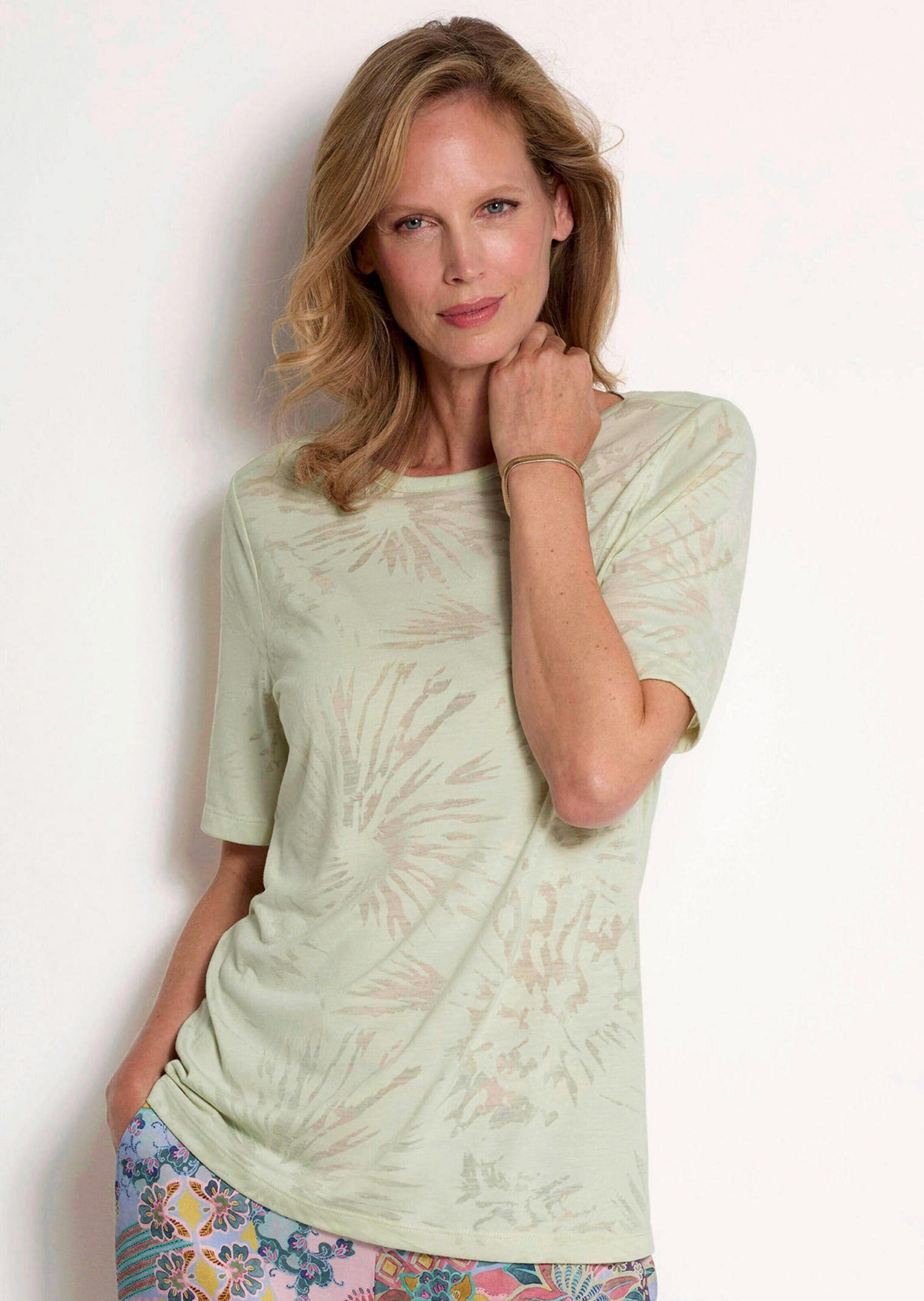 GOLDNER Kurzarmshirt »Kurzgröße Viskoseshirt mit floralem Motiv« stretchbequmer Ausbrennerjersey