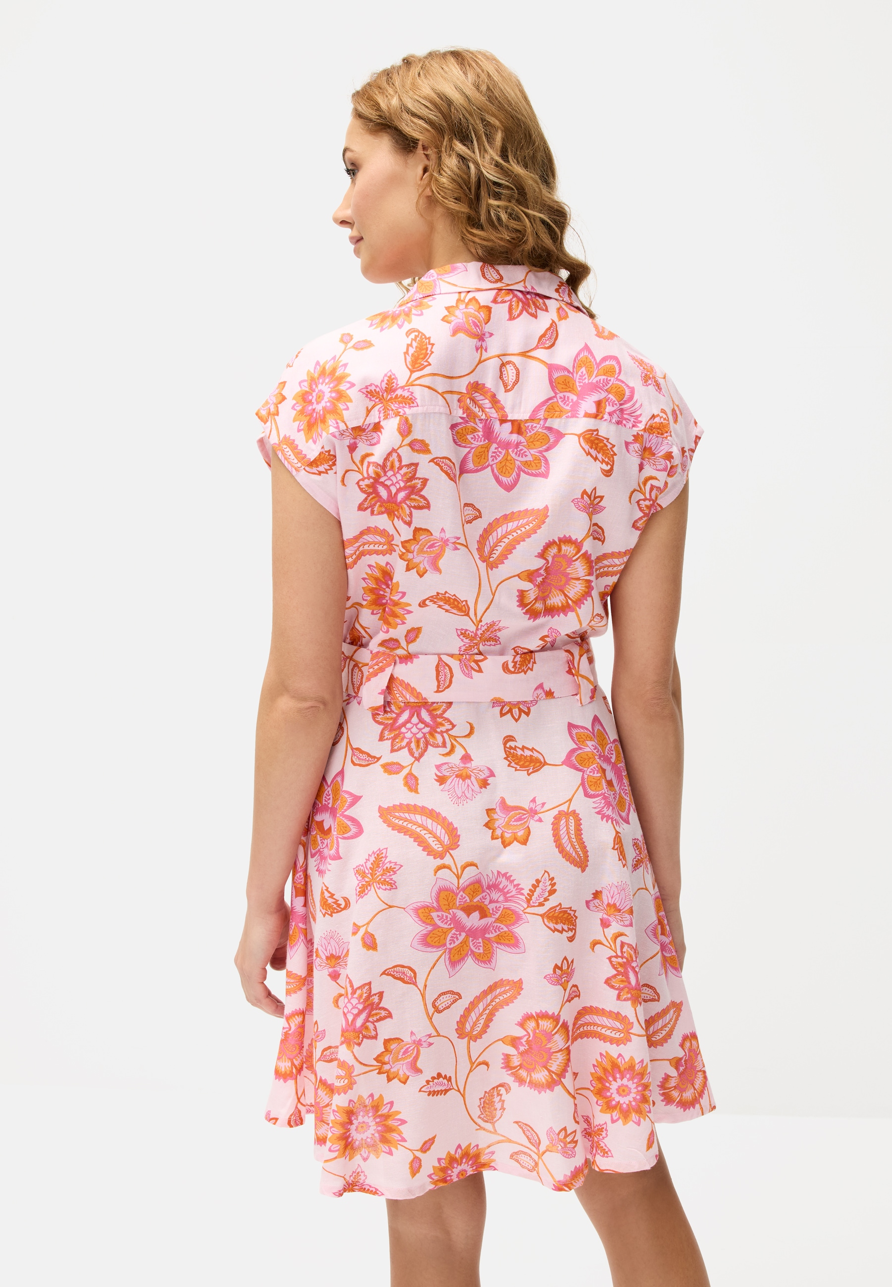 LASCANA Hemdblusenkleid, (mit Bindegürtel), aus Leinenmix, mit Reverskragen, Alloverprint