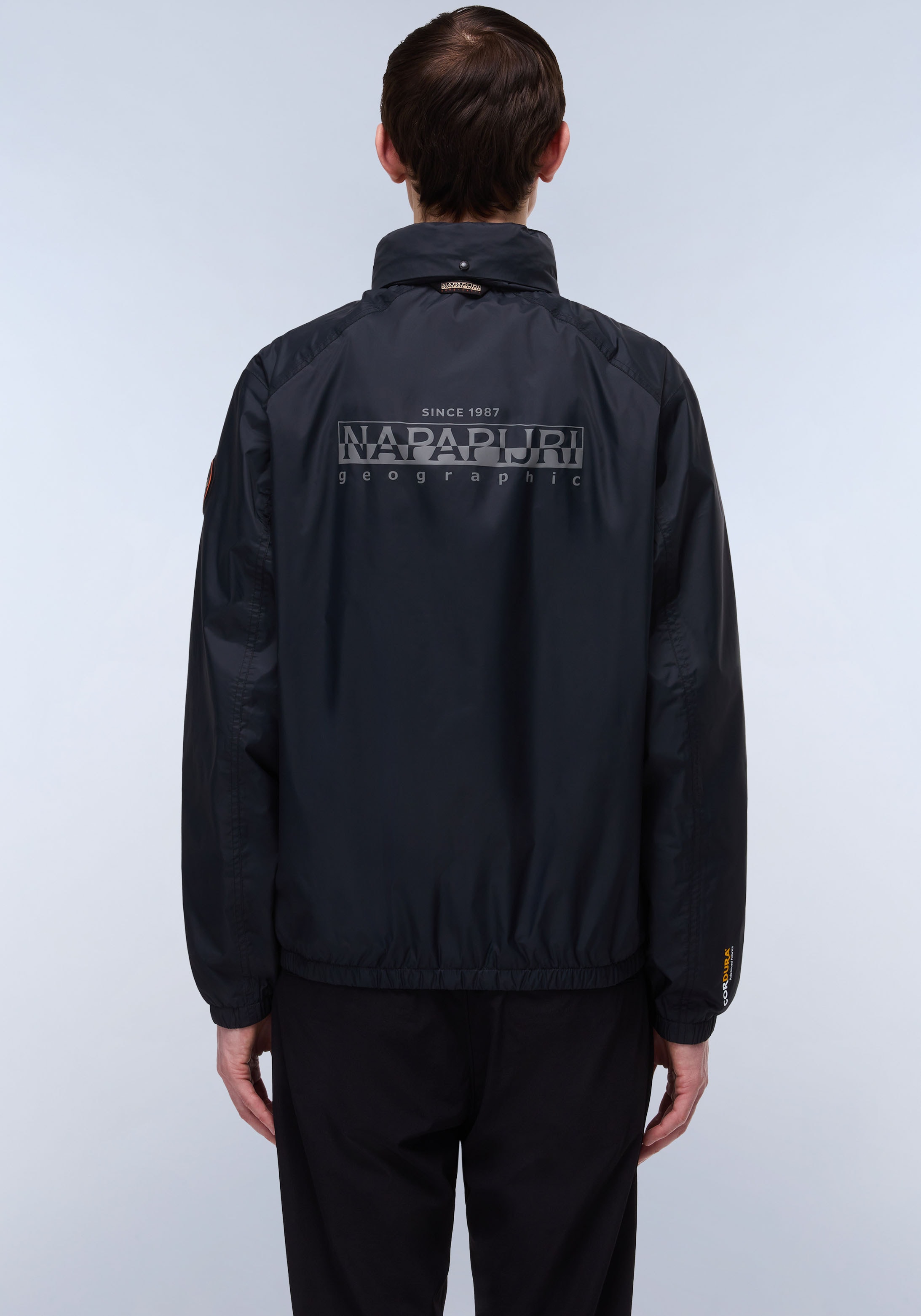 Napapijri Windbreaker »A-CLOUDY 041 BLACK«, mit Kapuze, Mit Markenlabel von Napapijri im Rücken und auf dem Ärmel