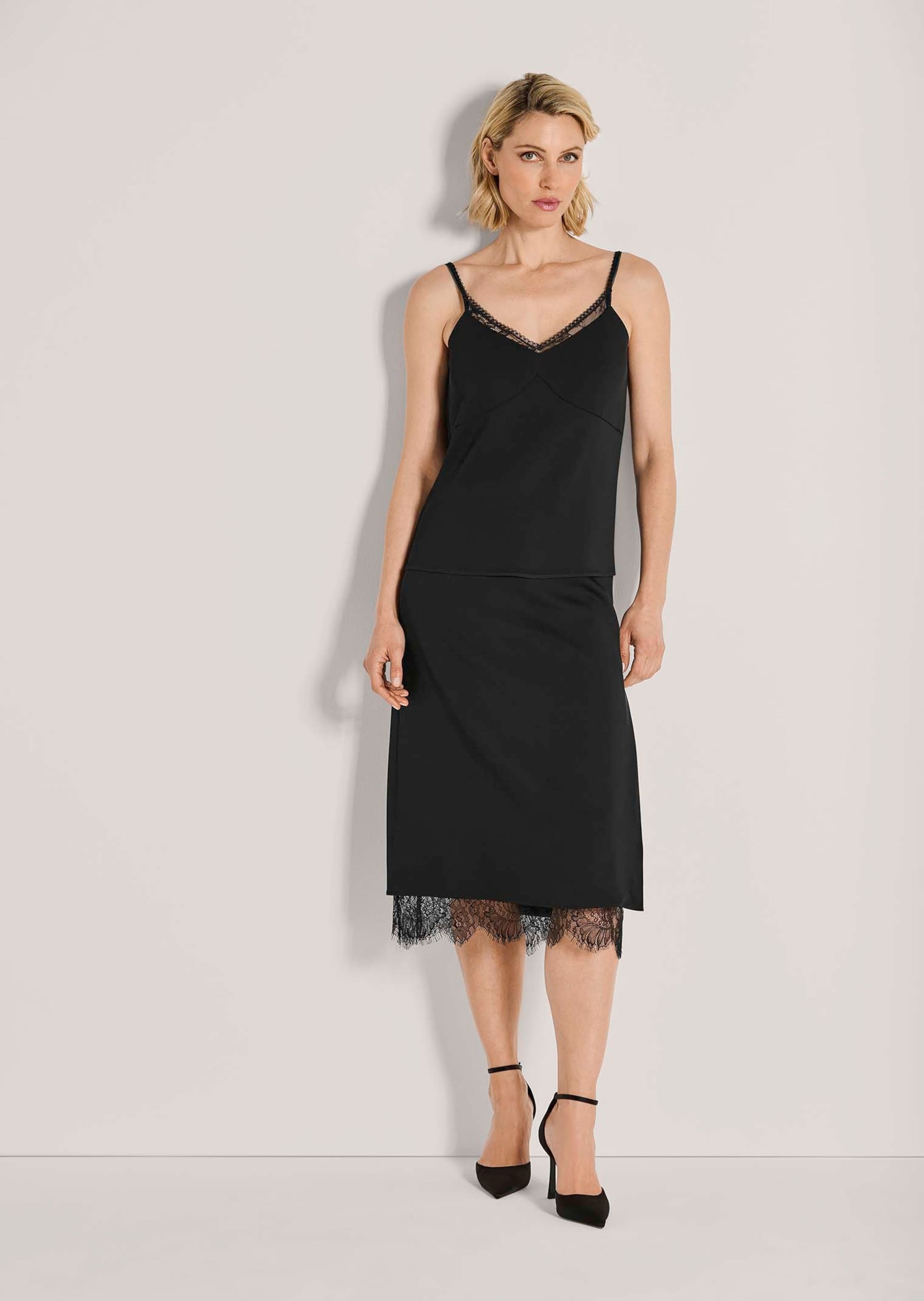 MADELEINE Trägertop »Spitzentop Kurzarmoberteil mit edler Spitze«