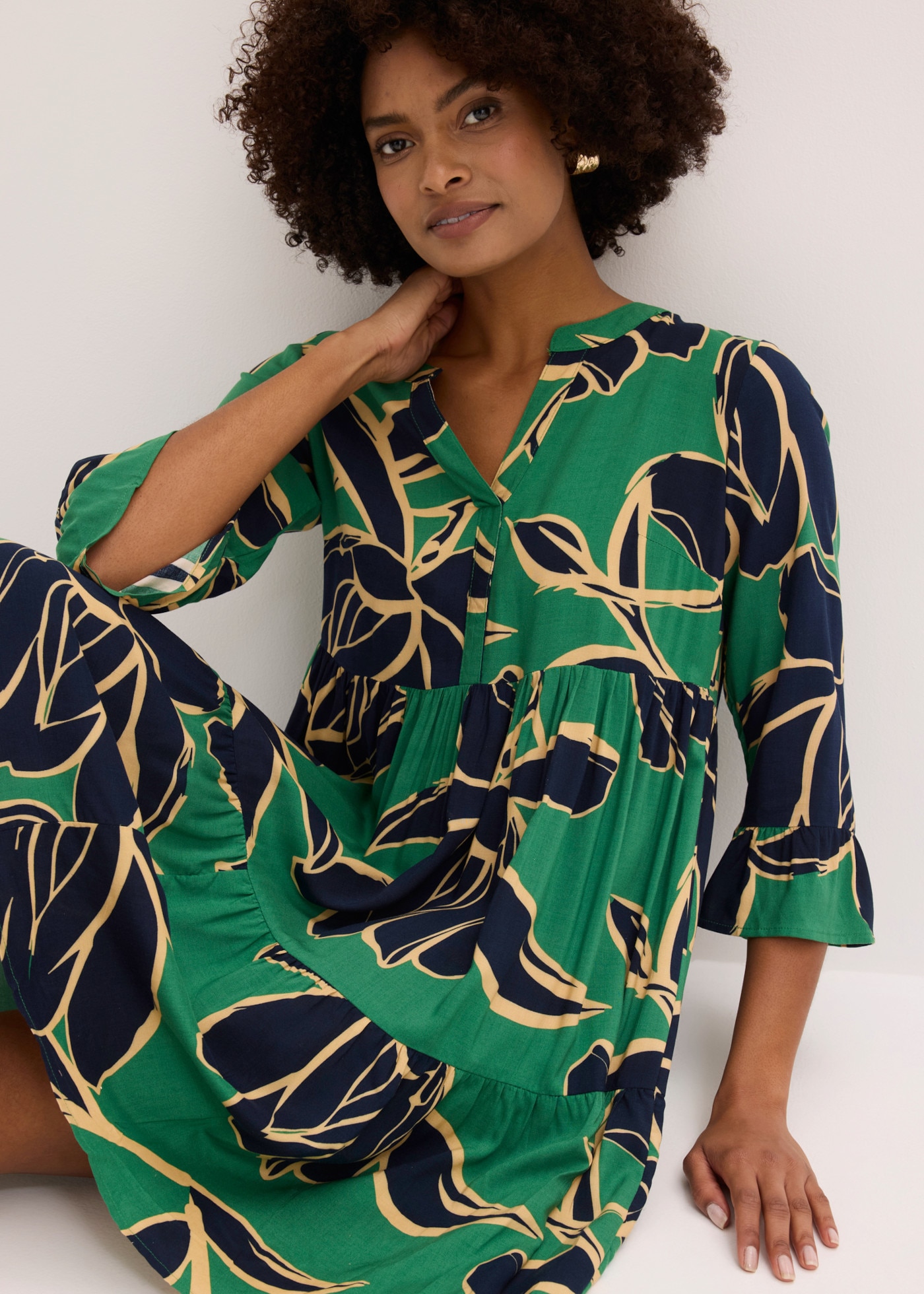 bonprix Tunikakleid figurumspielende Passform, mit trendigem Muster, Sommerkleid
