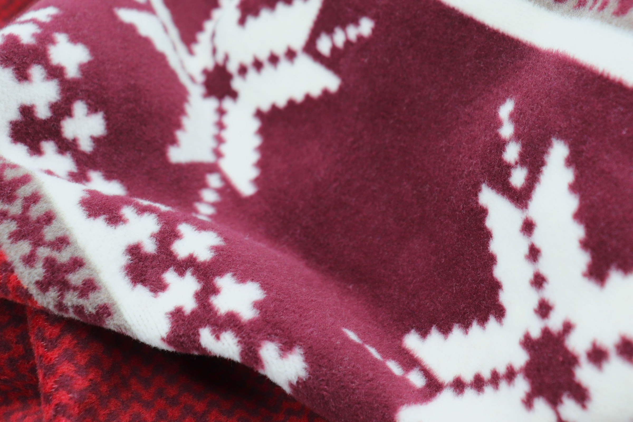 Biederlack Wohndecke »Nordic Knit« Stimmungsvolle Bordüren mit Schneeflocken und Eiskristallen