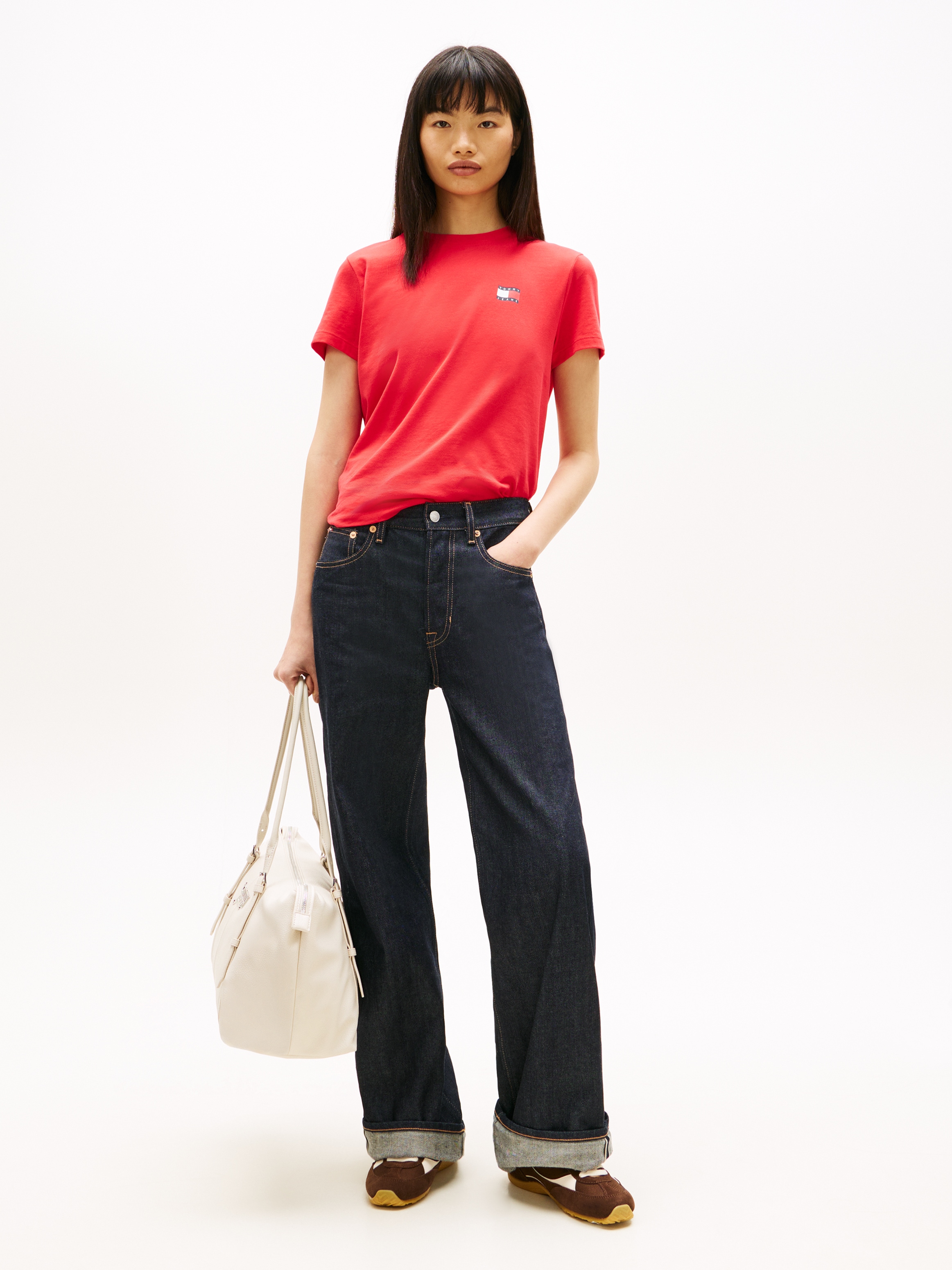 Tommy Jeans Kurzarmshirt »TJW REG WAVY FLAG SS TEE EXT« Tommy Flag-Badge auf Brust, Jersey aus reiner Baumwolle