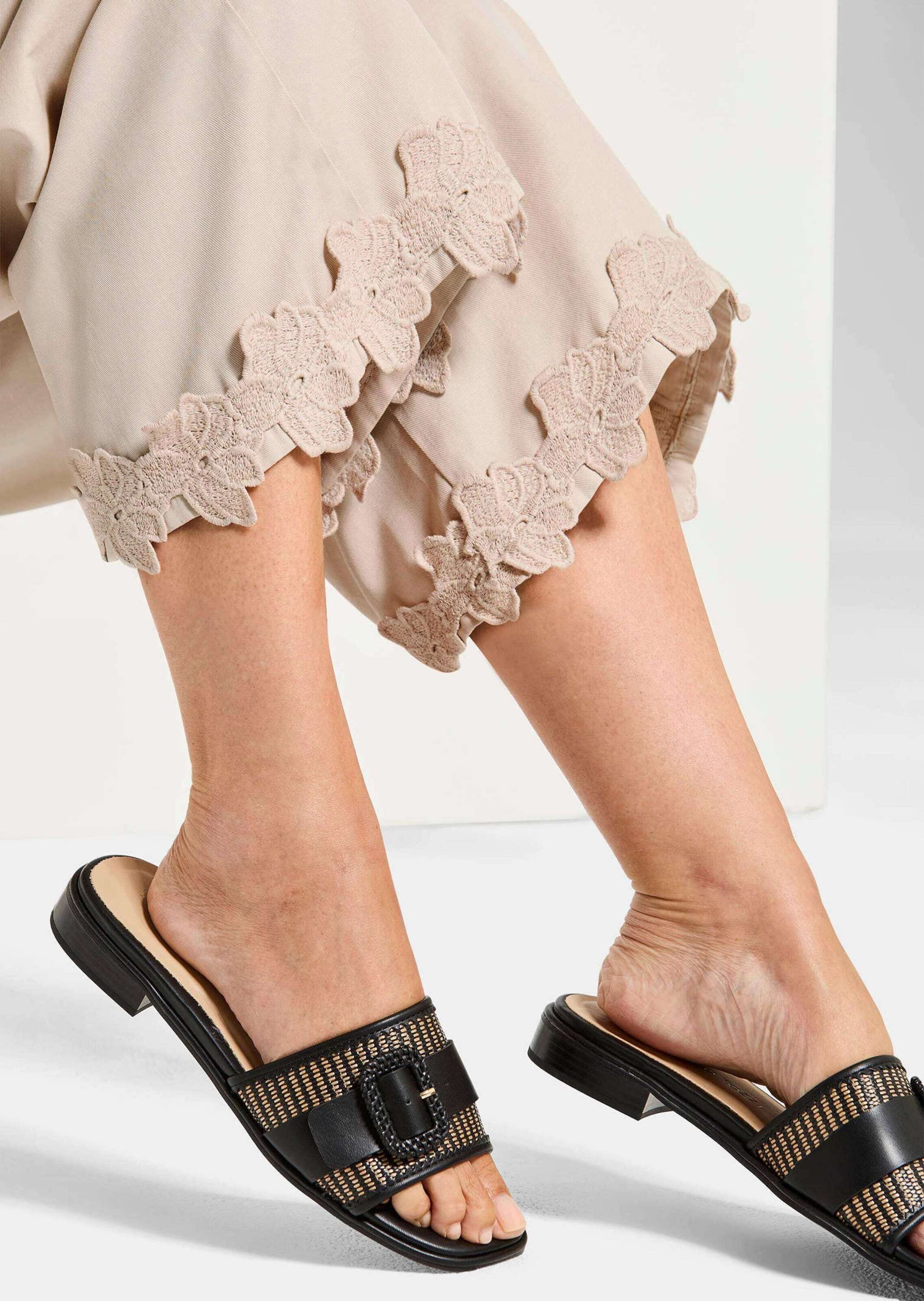 GOLDNER Stoffhose »Kurzgröße Culotte VERA mit Spitzenbordüre«