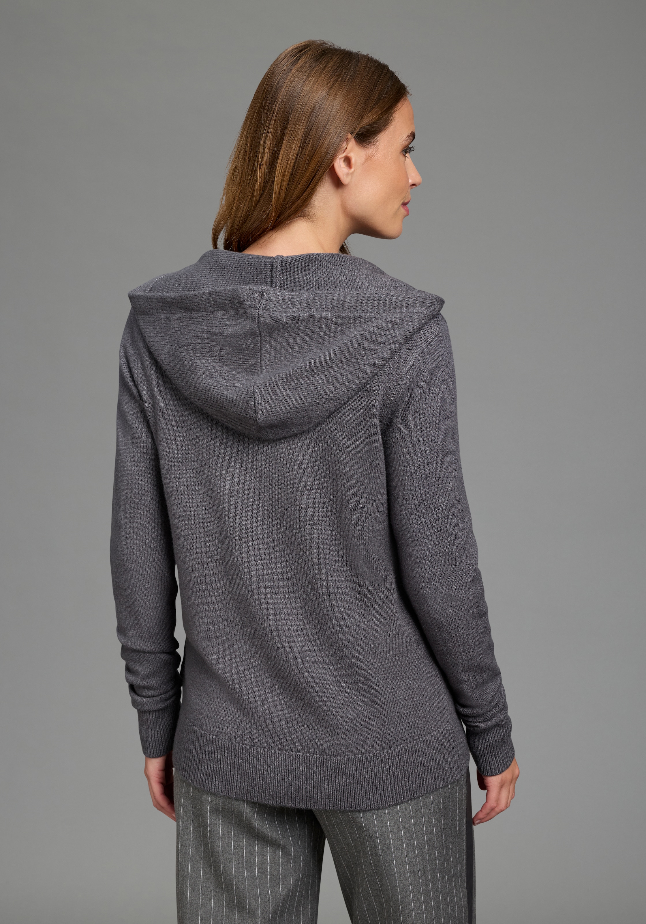 Flashlights Kapuzenstrickjacke »mit Kapuze und Kordelzug, lässig geschnitten« aus weicher Viskosemischung mit Knopfleiste
