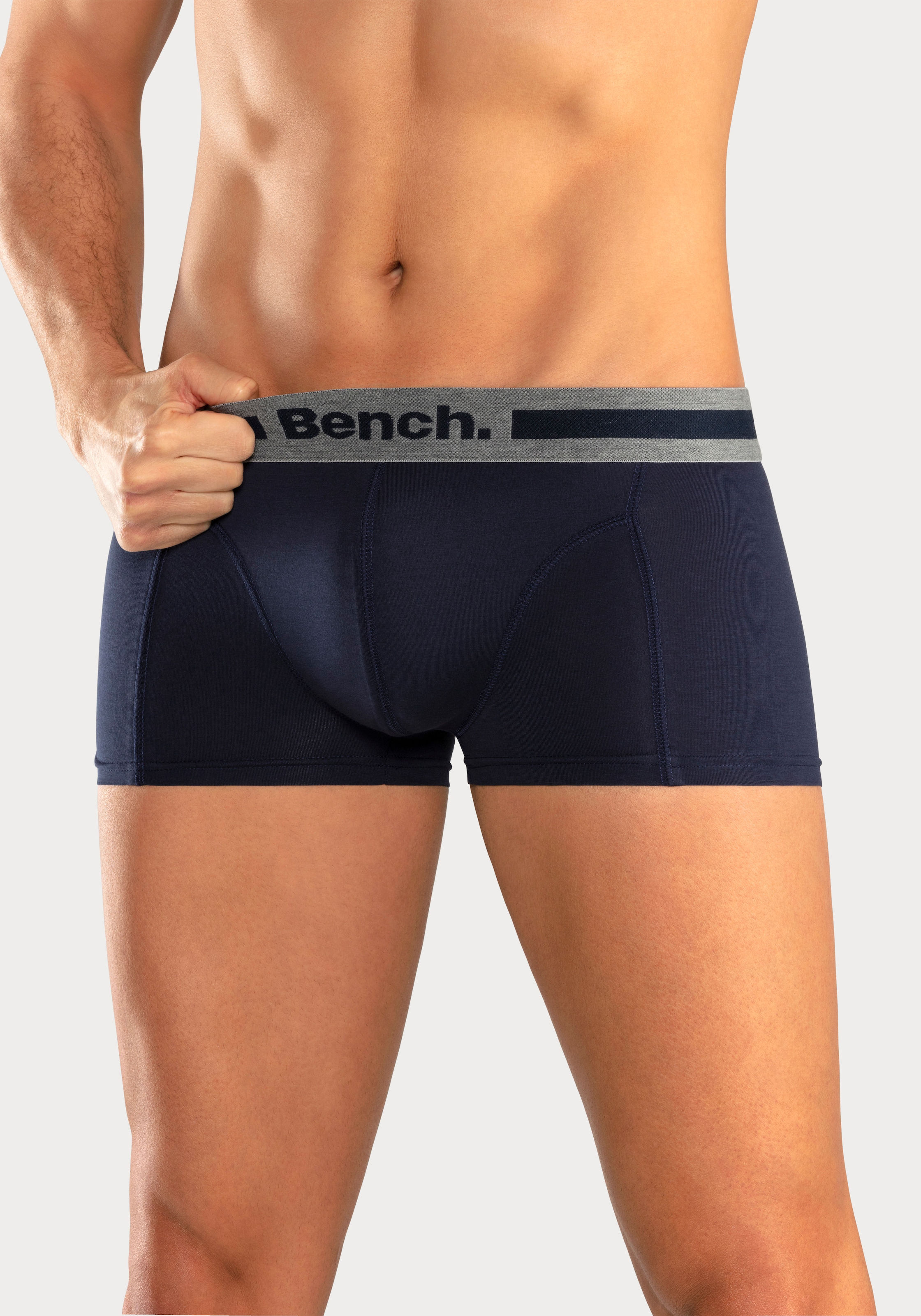 4 Bench. OTTO bestellen Hipster-Form in vorn Boxershorts, Overlock-Nähten (Packung, mit St.), online bei