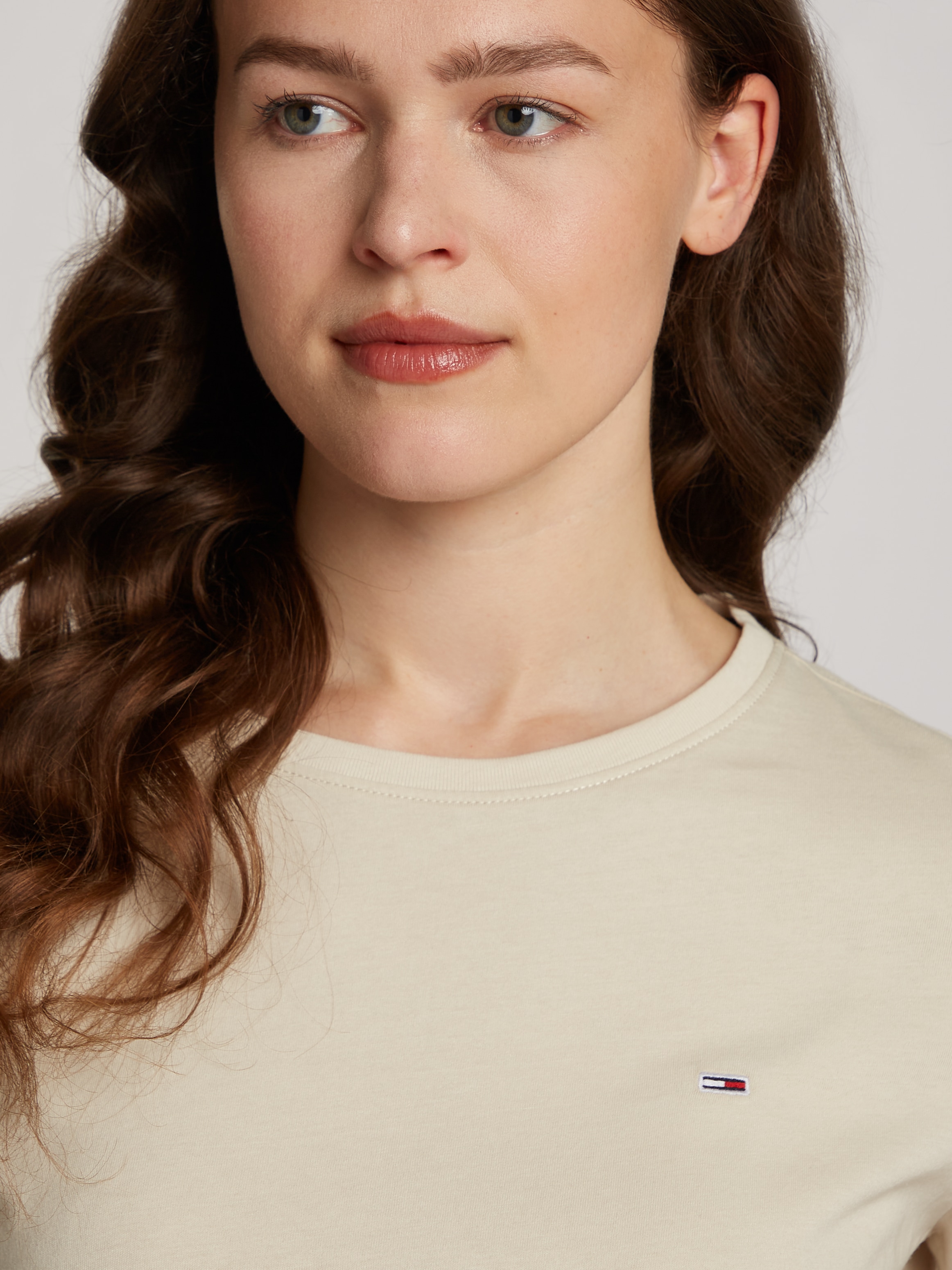 Tommy Jeans Rundhalsshirt »TJW 2PACK SOFT JERSEY TEE«, (2 tlg., 2er-Pack), mit Tommy Jeans Logo-Flag-Stickerei