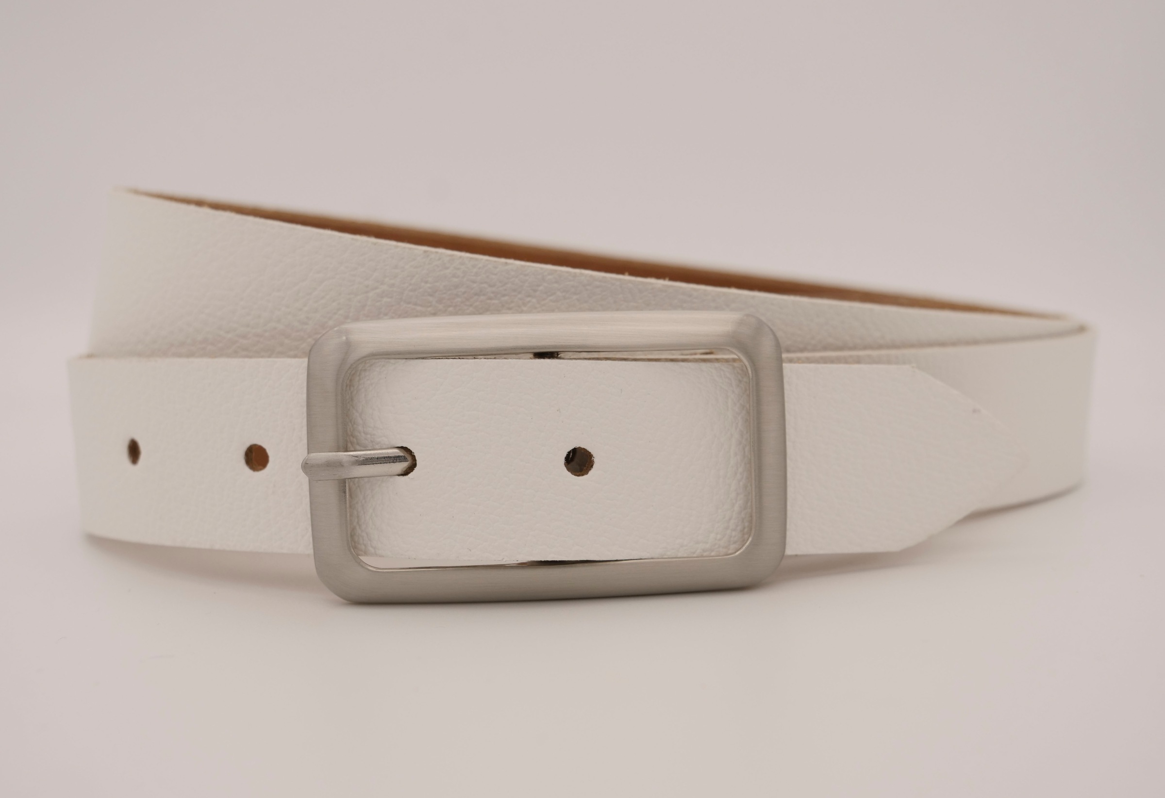 Annamatoni Damen Ledergürtel mit silberner Schließe in weiß, Größe 85