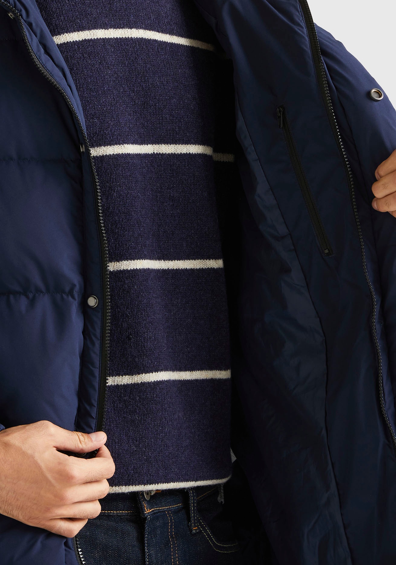 United Colors of Benetton Steppjacke, mit Kapuze, mit Zipper und Druckknöpfen vorne