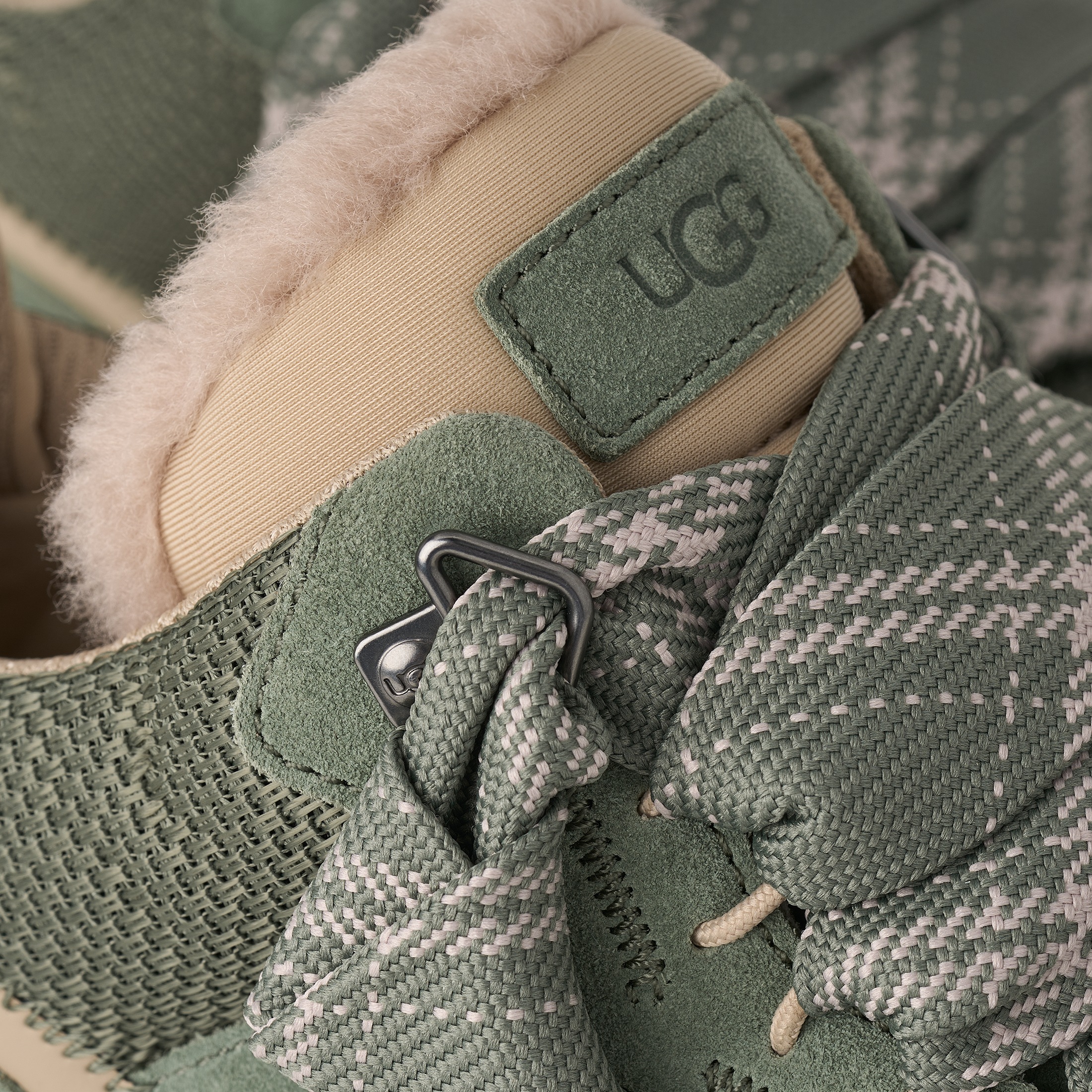 UGG Sneaker »W LOWMEL«  Schnürboots, lässiger Winter Sneaker mit auffälligen Schnürsenkeln