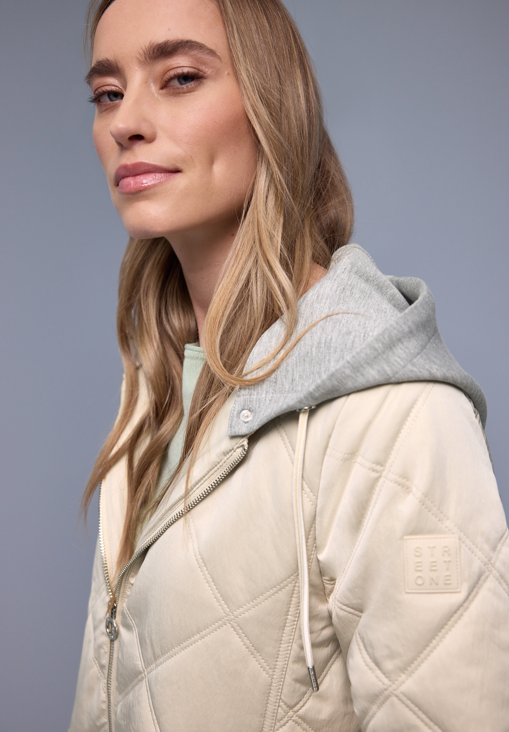 STREET ONE Steppjacke mit Kapuze mit abnehmbarer Jersey-Kapuze
