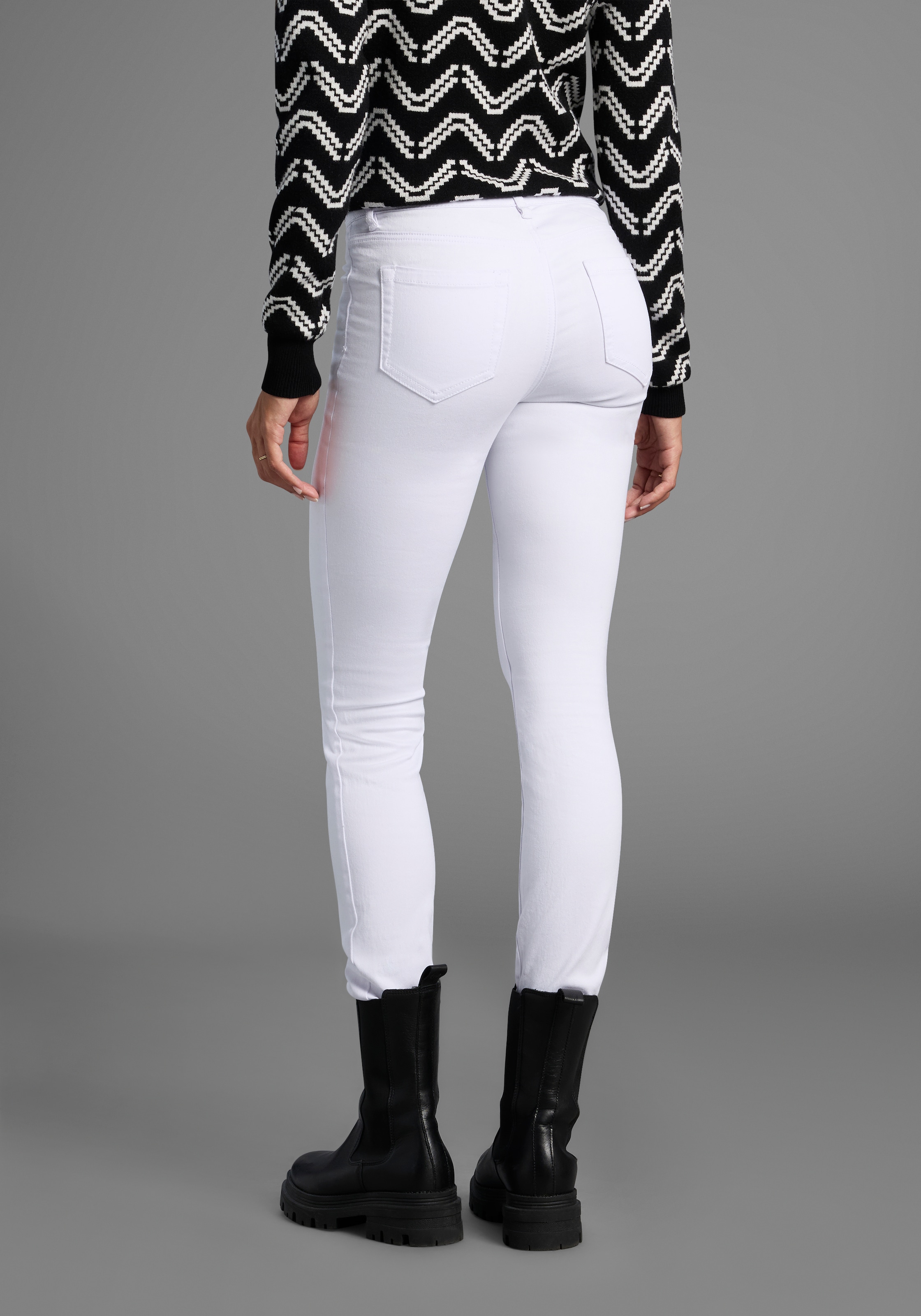 Arizona Skinny-fit-Jeans »Ultra-Stretch«, extra-enger Beinverlauf, normale Leibhöhe, mit Eingrifftaschen