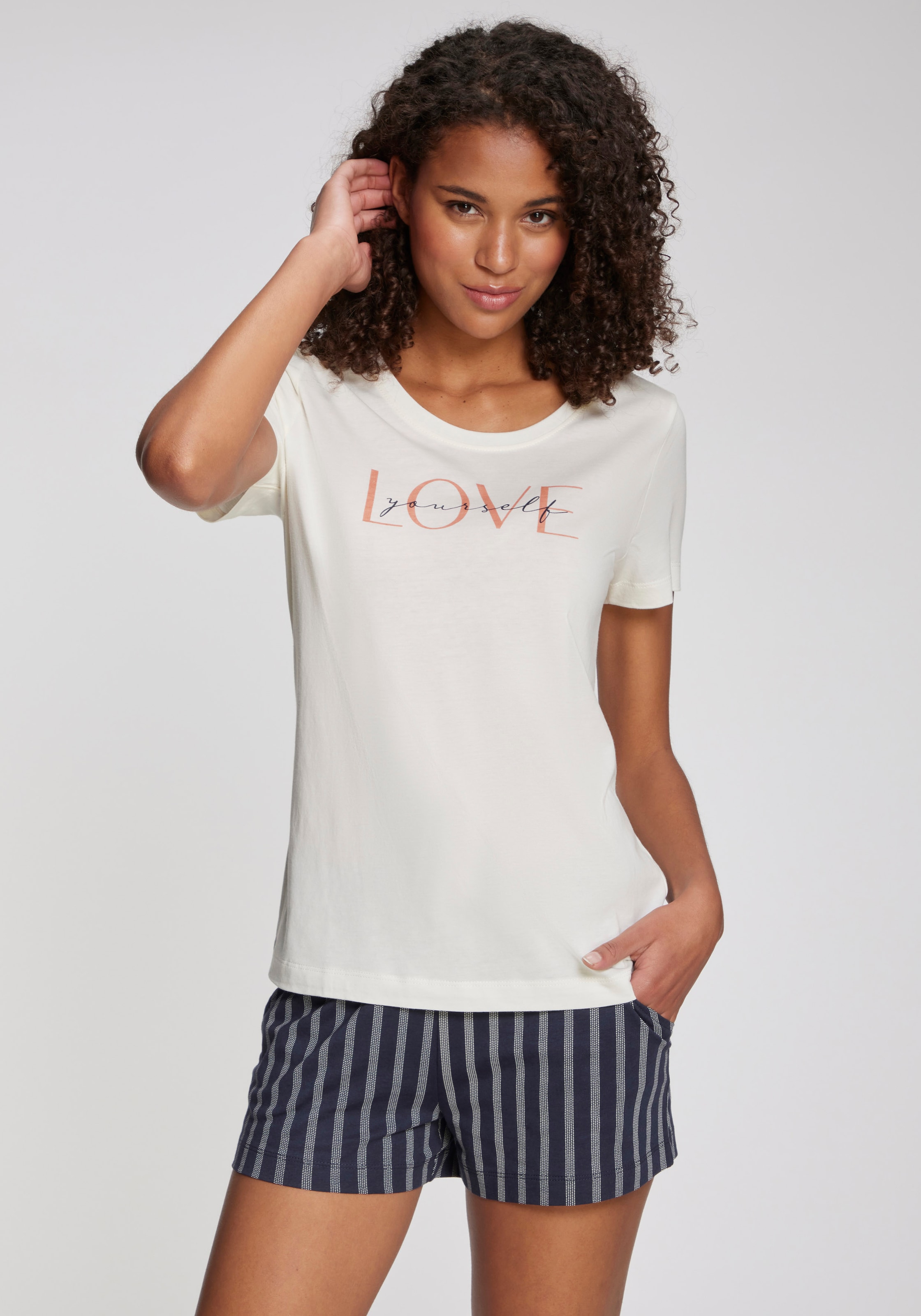 Vivance Dreams Pyjamashorts, mit schönem Alloverdruck