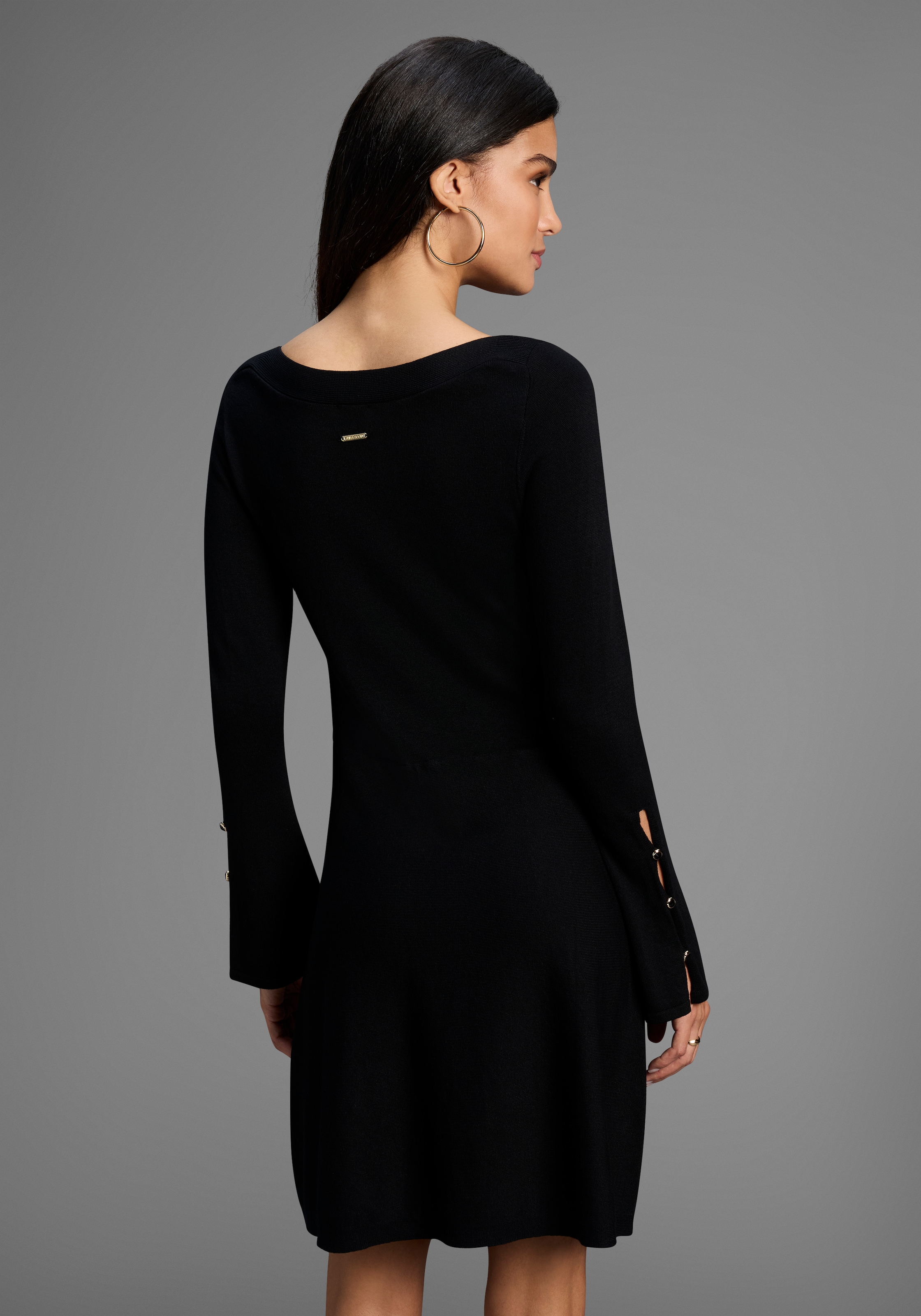 Laura Scott Strickkleid, in ausgestellter Mini-Form mit Zierknöpfen - NEUE KOLLEKTION