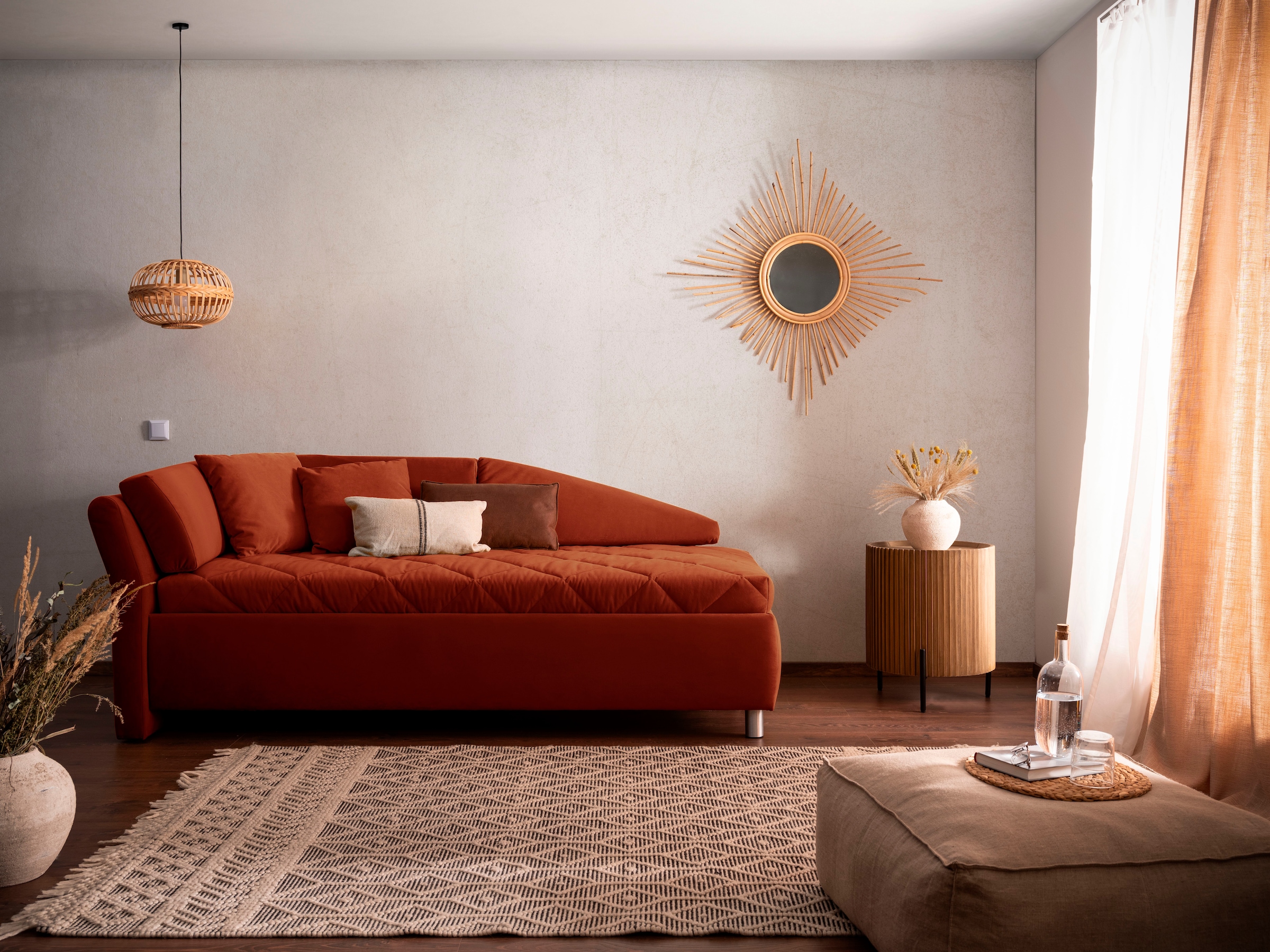 alina Schlafsofa, Bettkasten, Zierkissen-Set aus: 2 Stk. 40x40cm, 1 Stk. 30x30cm