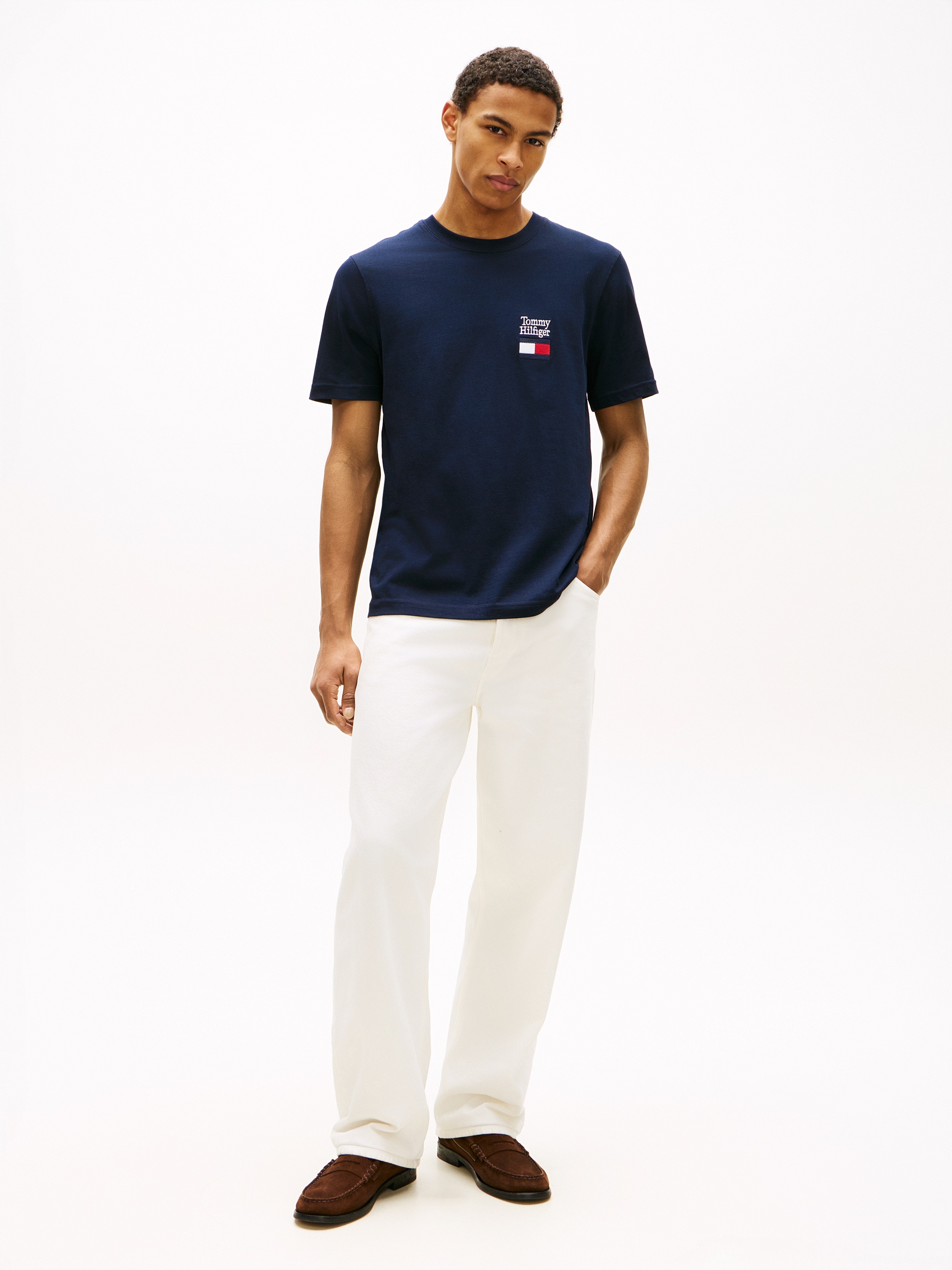 Tommy Hilfiger T-Shirt »BRAND LOVE TEXT STACK« Regular fit mit Rundhalsausschnitt