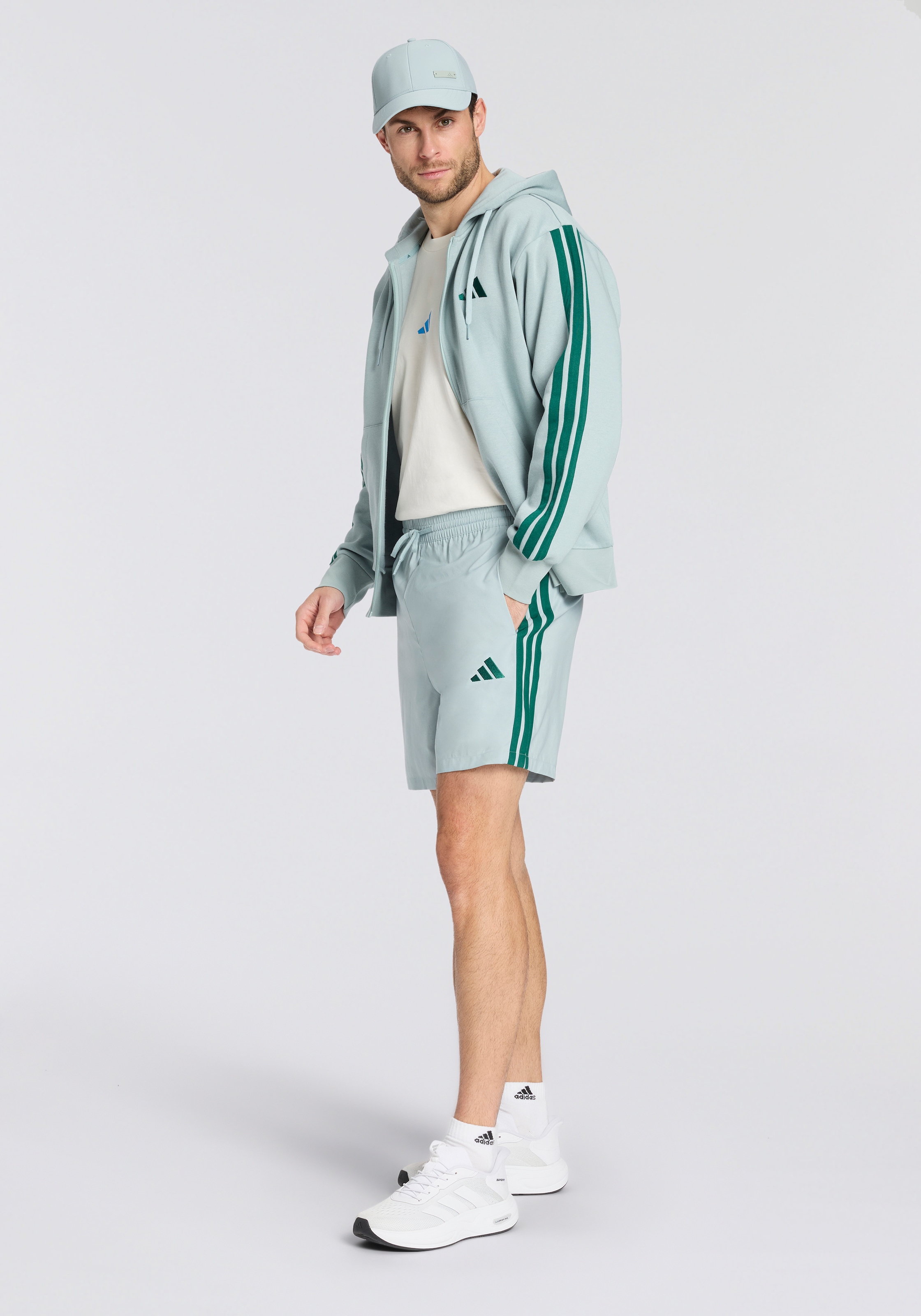 adidas Sportswear Shorts »ESSENTIALS 3-STREIFEN CHELSEA«  mit 3-Streifen an den Seiten, für Laufen und Sportmode