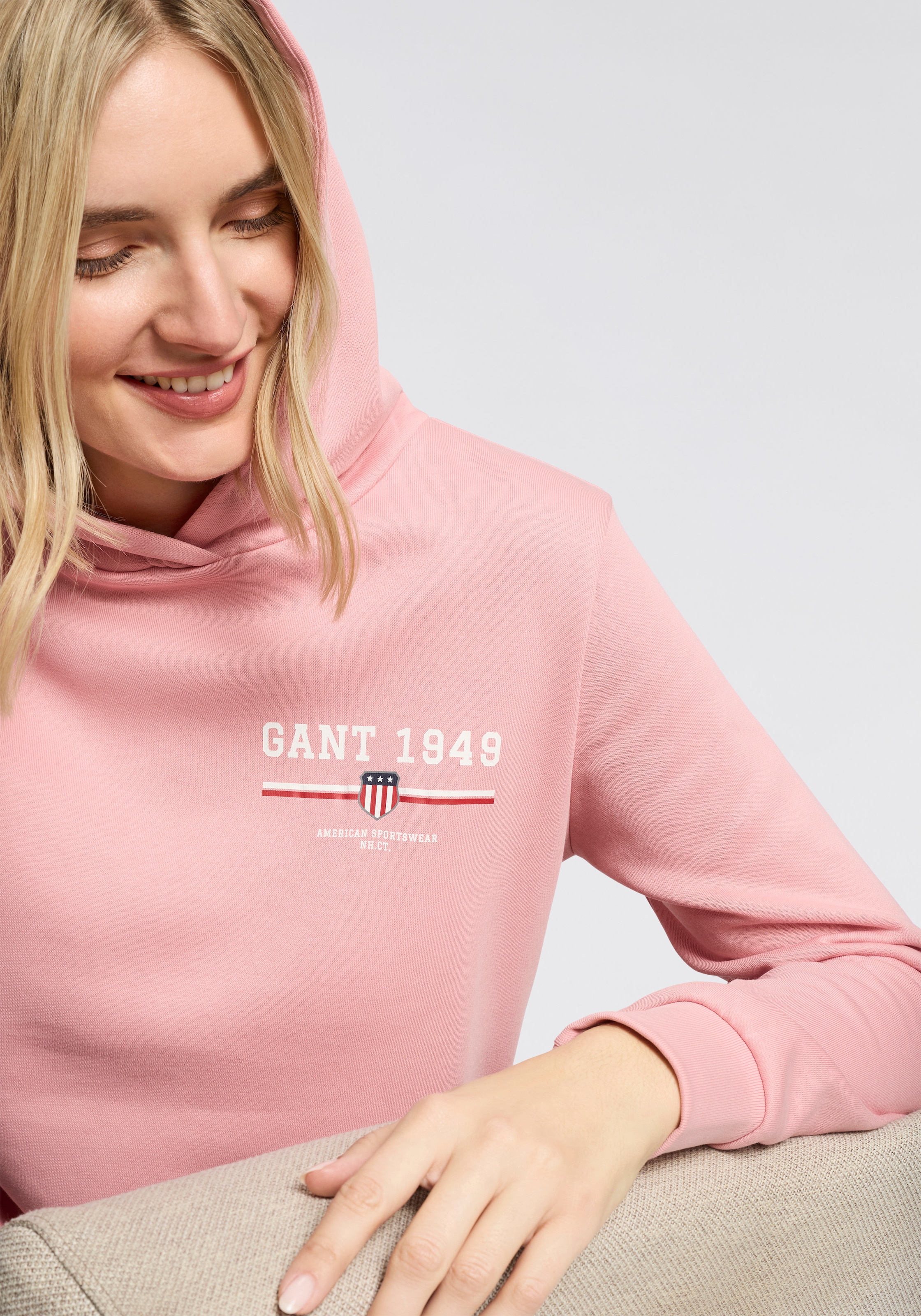 Gant Hoodie »REG GRAPHIC HOODIE«, gerippte Abschlüsse, Kapuze ohne Kordel