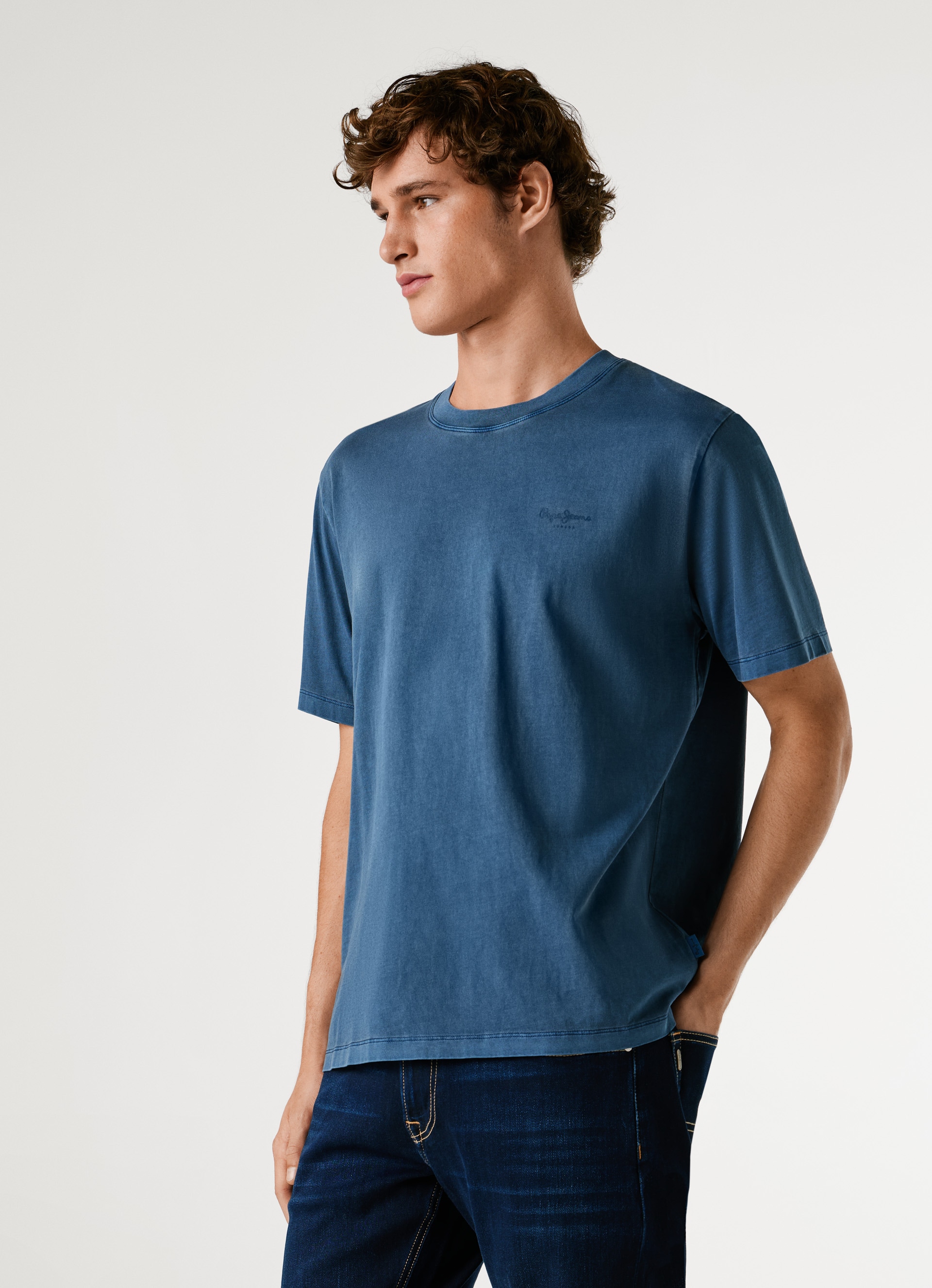 Pepe Jeans T-Shirt »JACKO« mit kleinem Ton-in-Ton Logoschriftzug