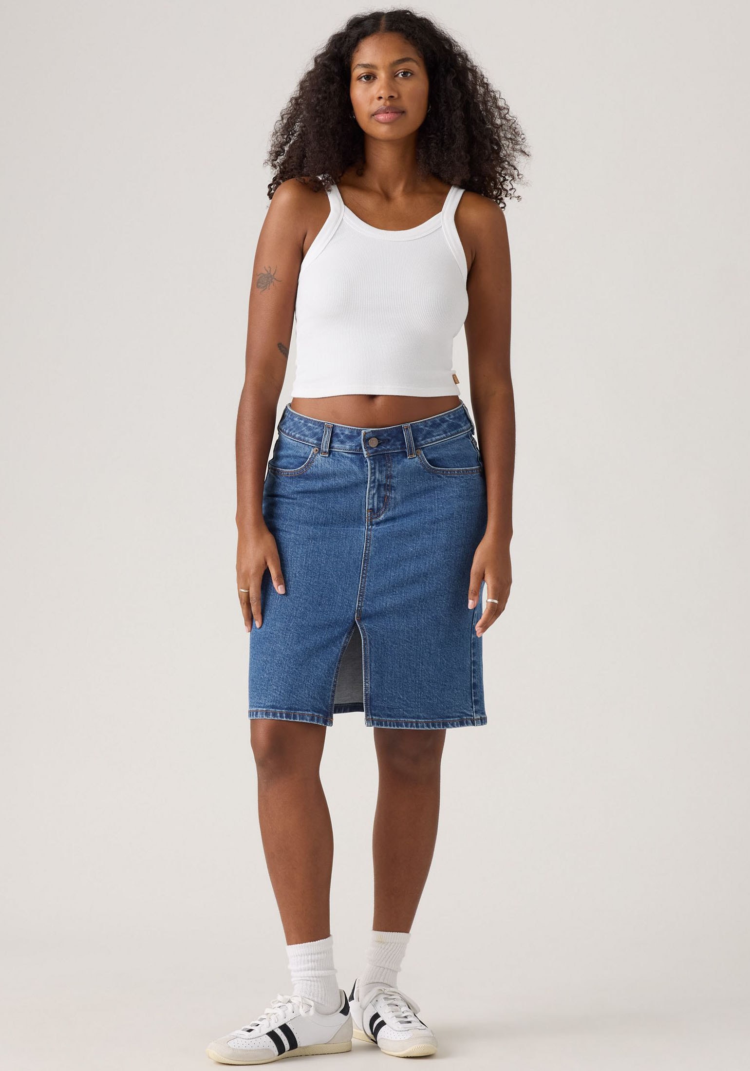 Levi's® Jeansrock »LOW MIDI SKIRT ME«, mit Schlitz für mehr Bewegungsfreiheit
