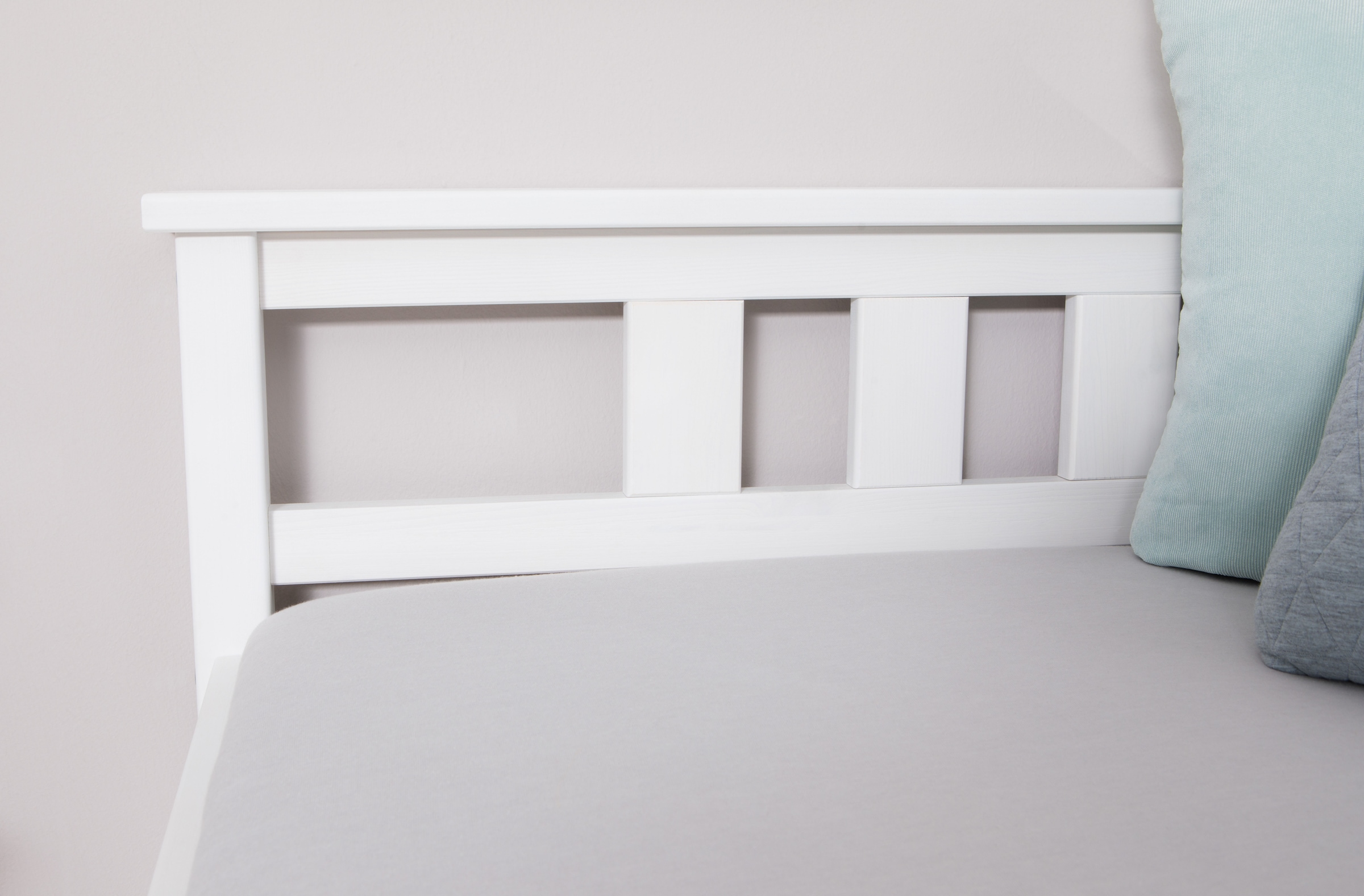 Ticaa Futonbett »Merci« Einzelbett, aus Kiefer Massivholz, inkl. Rollrost