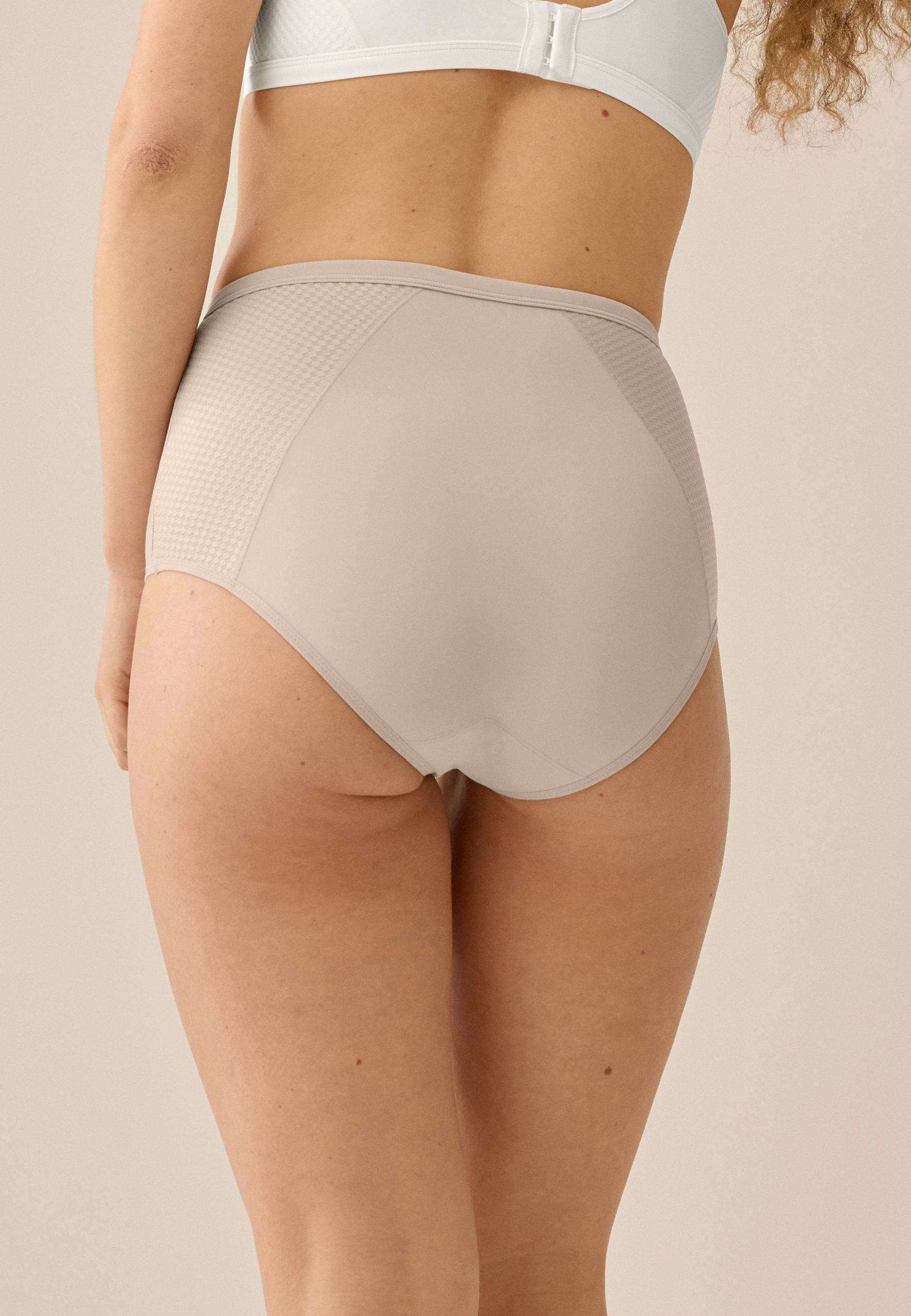 Naturana Taillenslip »Modern Minimizer« -, 1 Stk. hoch ausgeschnitten, elastisch, figurformend, eng, basic, bequem