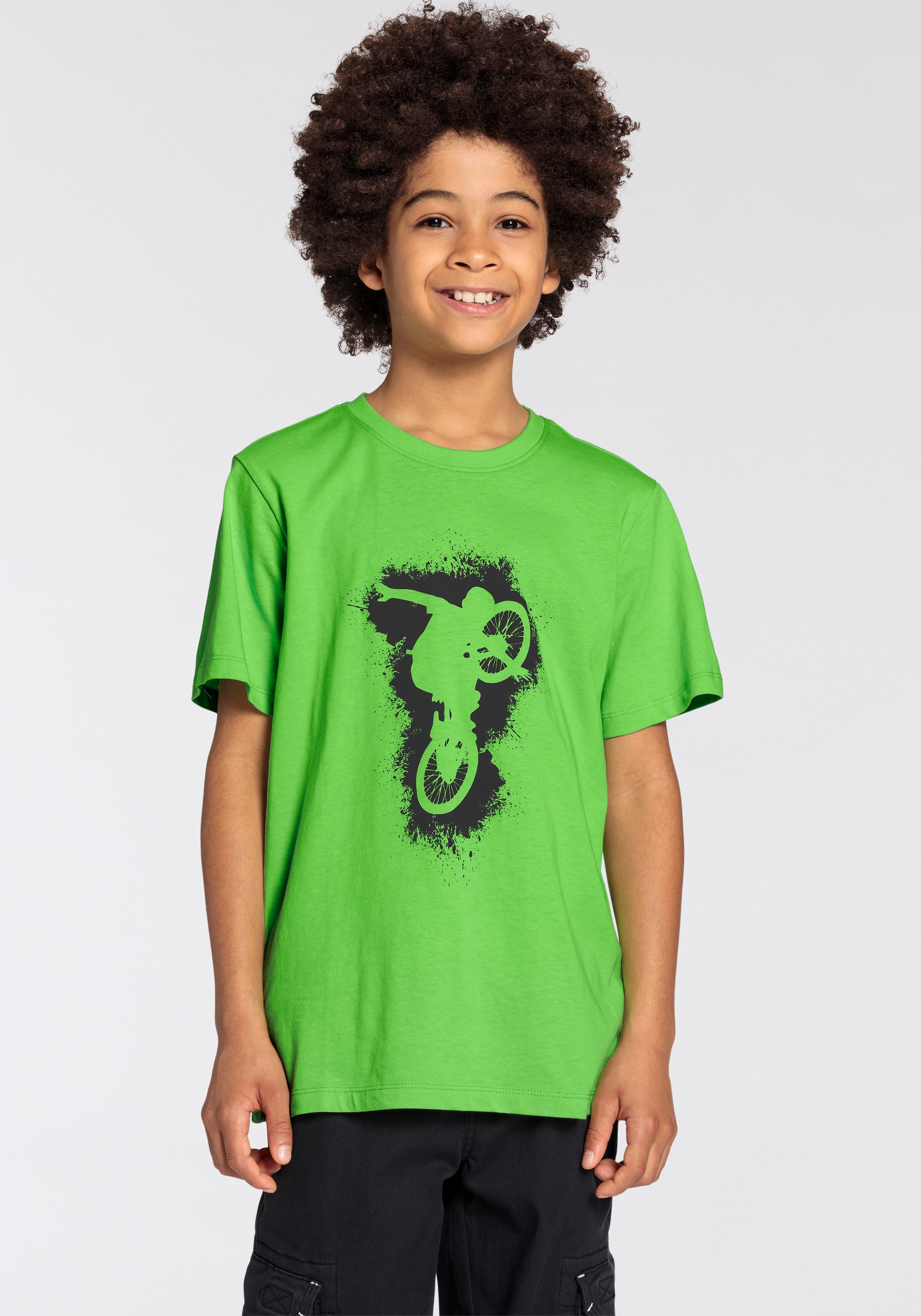 KIDSWORLD T-Shirt »für Jungen«, Kurzarm, Basic-Passform, mit stylischem Druck, Rundhalsausschnitt
