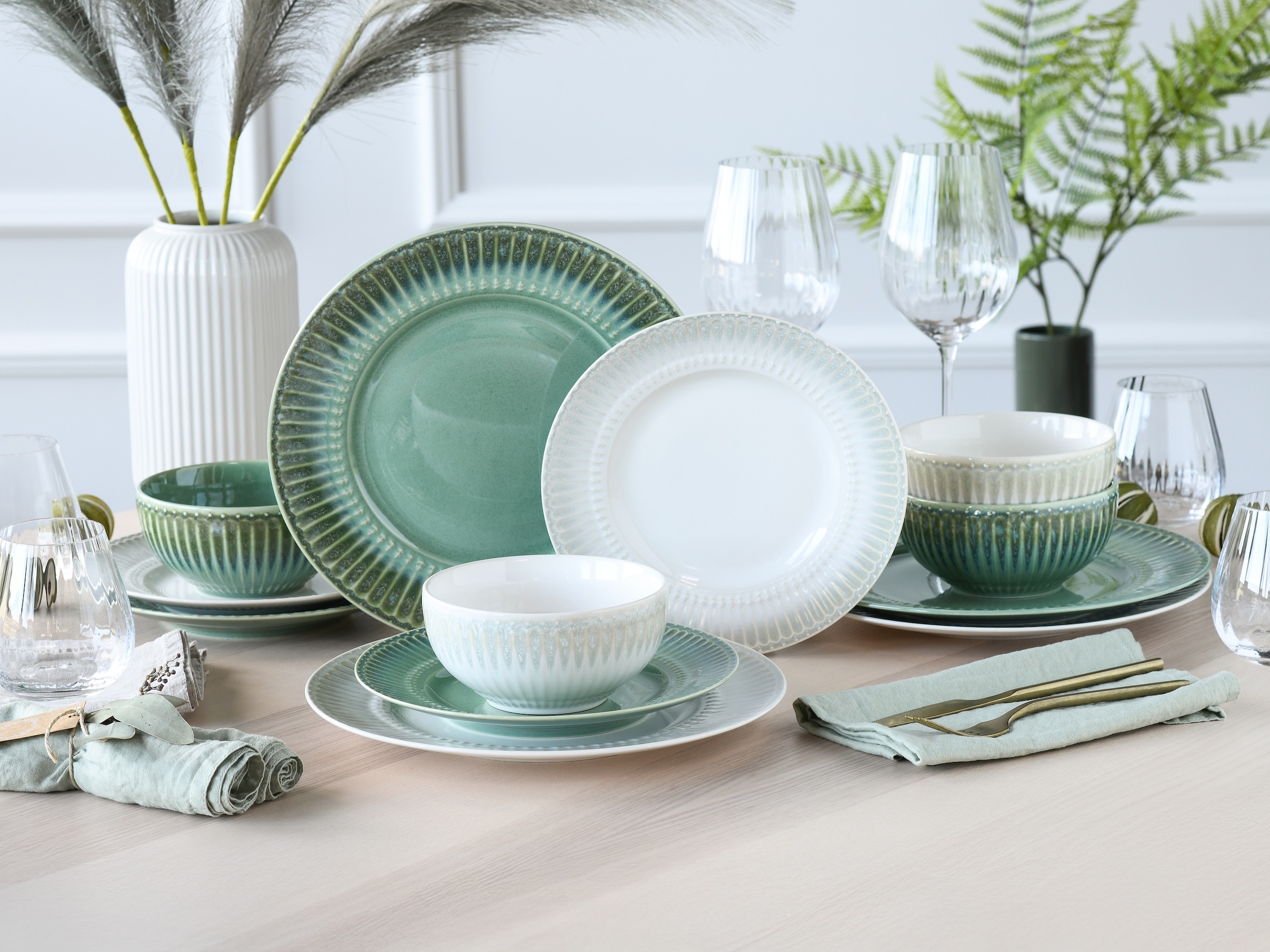 CreaTable Teller-Set »Celadon, Teller Set 12-tlg.« Elegantes Stabrelief, Farbverlauf