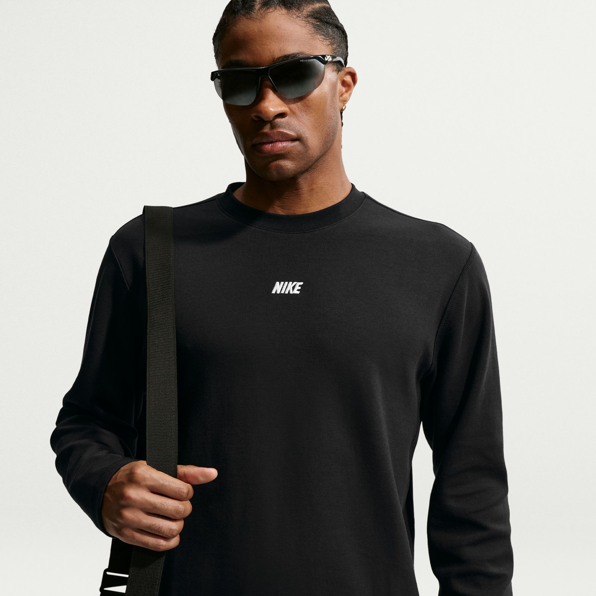 Nike Sportswear Sweatshirt »Nike Sportswear Club Men's Long-Sleeve Varsity Crew«, mit Varsity-inspiriertem Design, in den Größen S bis XXXL erhältlich
