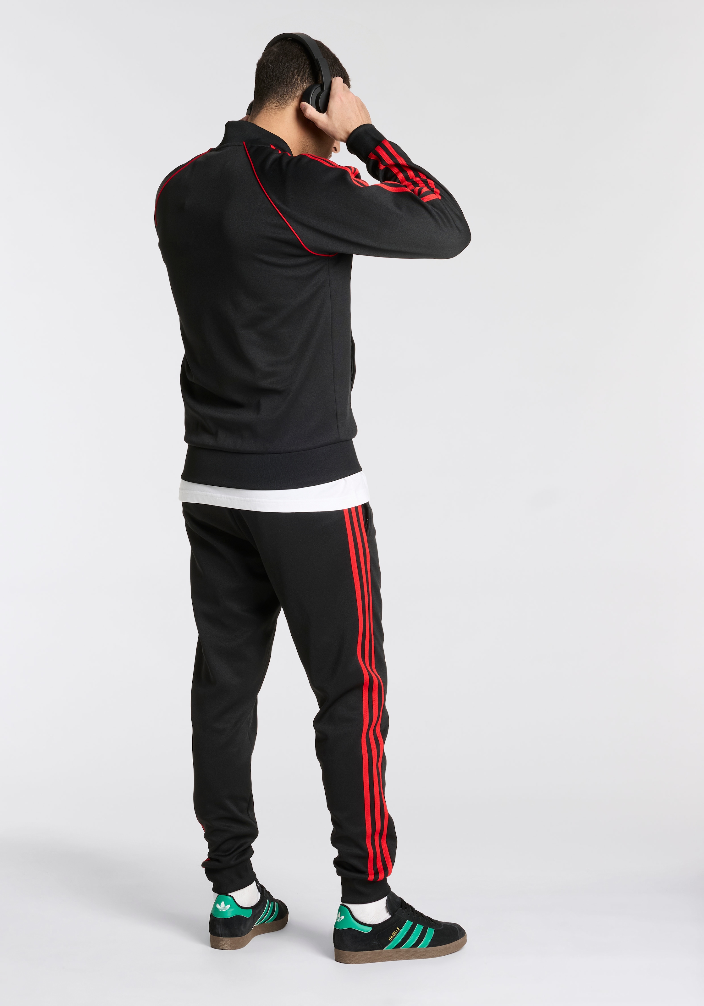 adidas Originals Sporthose »ADICOLOR CLASSICS SST«, (1 tlg.), Superstar, Retro Look, weiches Material