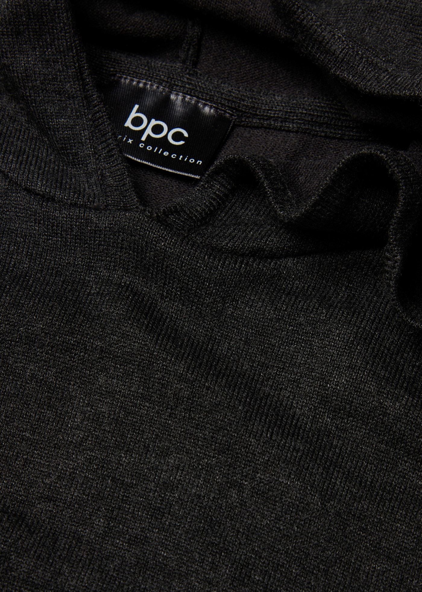 bonprix Strickpullover aus Viskosemischung, mit Kapuze, mit Kängurutasche