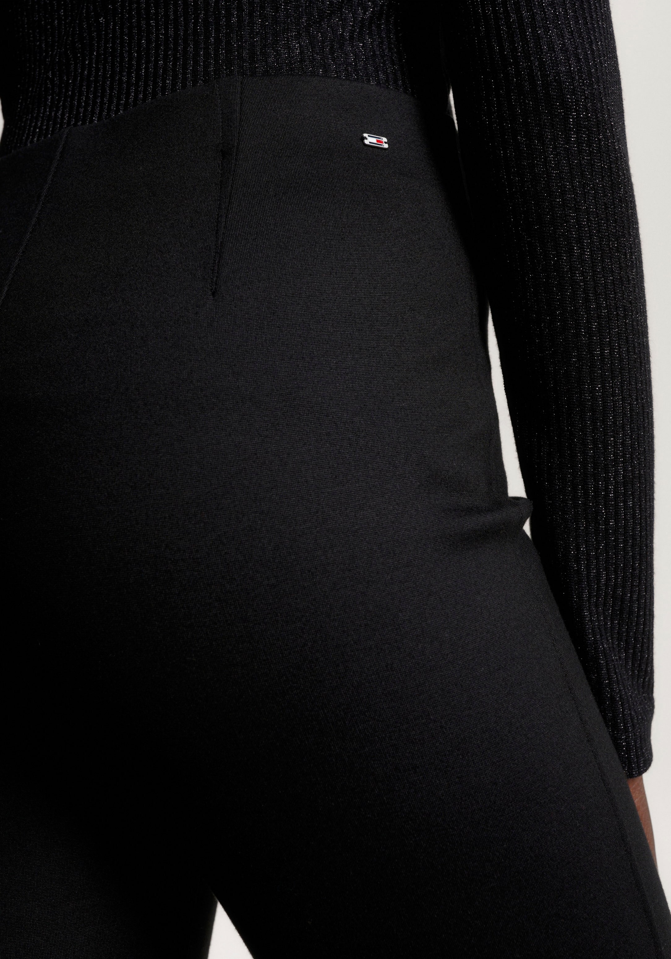 Tommy Hilfiger Strickhose »SLIM ELEVATED KNITTED PANT«, mit Metall-Markenlabel