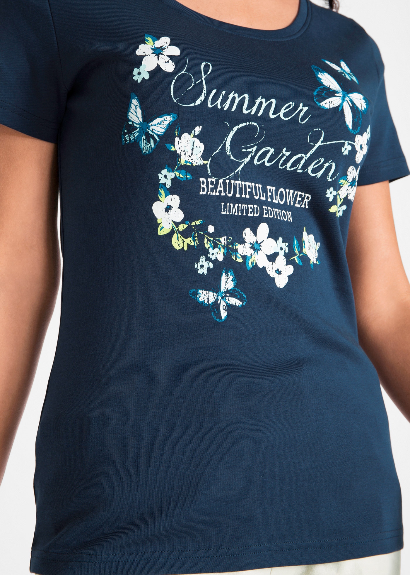 bonprix T-Shirt »Baumwoll Shirt, Kurzarm« leicht taillierte Passform, Kurzarm-Design, Rundhalsausschnitt