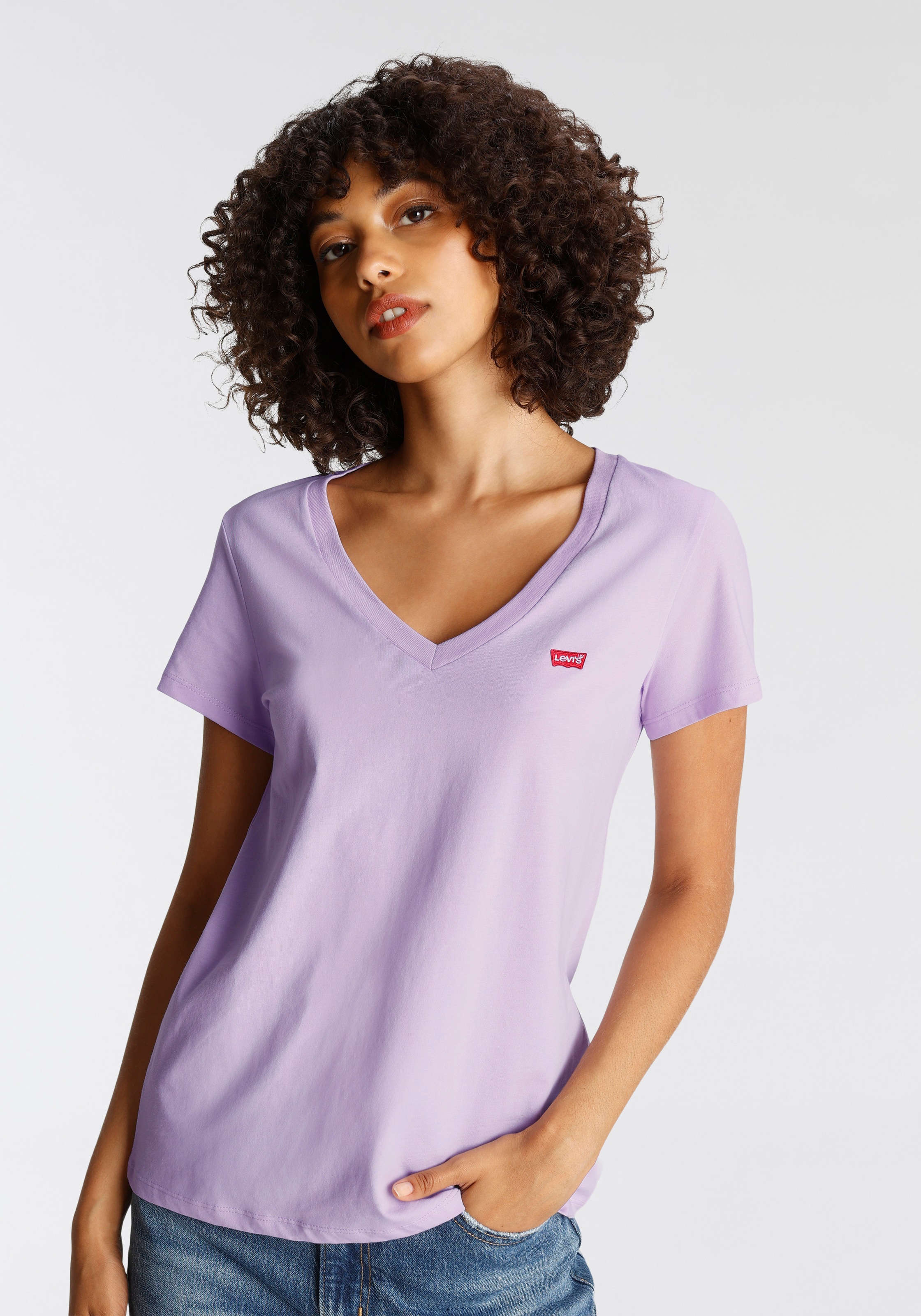 Levi's® V-Shirt »Perfect Tee«, mit kleinem Batwing- Logo kaufen