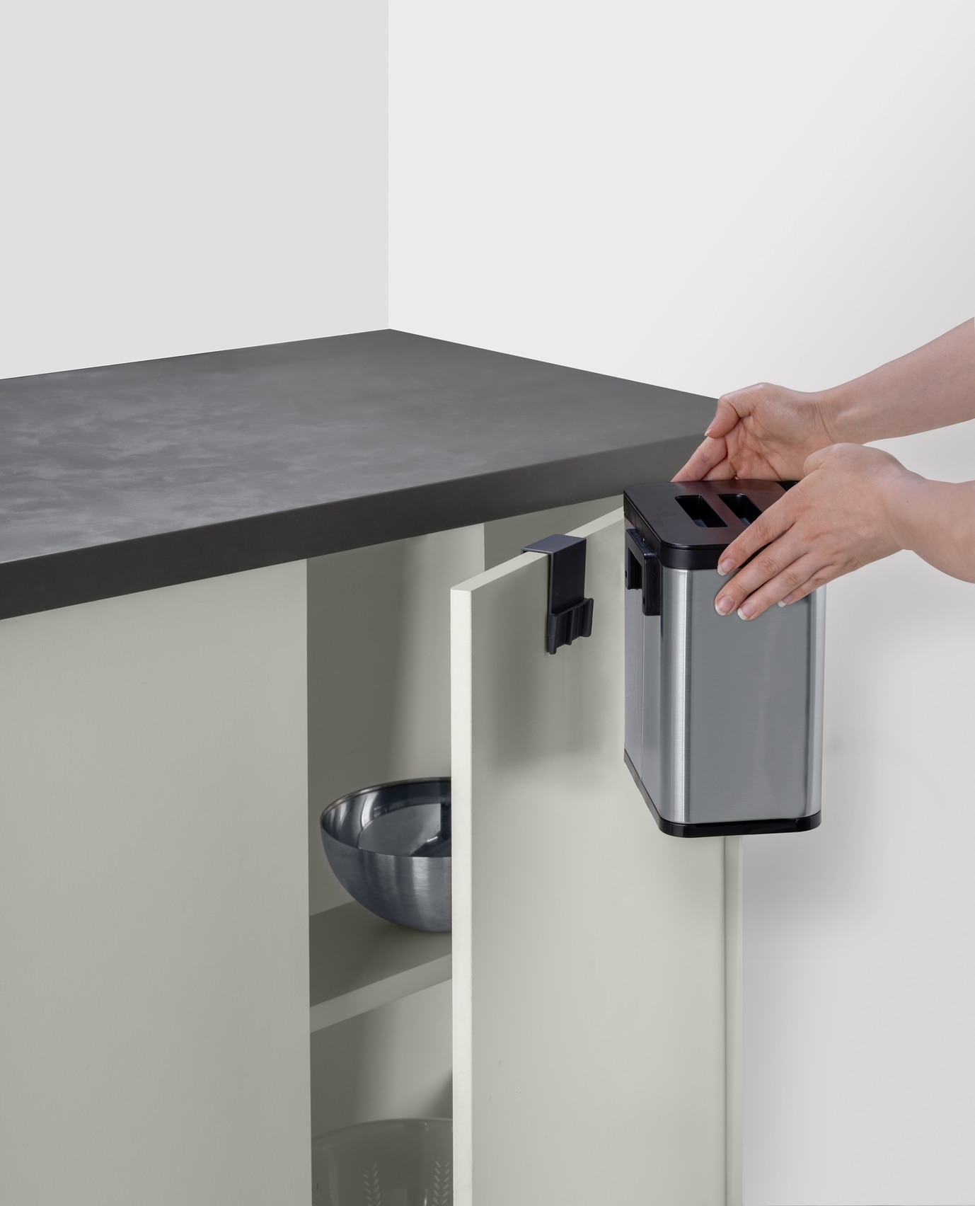 WENKO Mülleimer »Modell Colin« 1 Behälter Abfalleimer mit Griff, Über-Tür-Befestigung ohne Bohren, 3 L