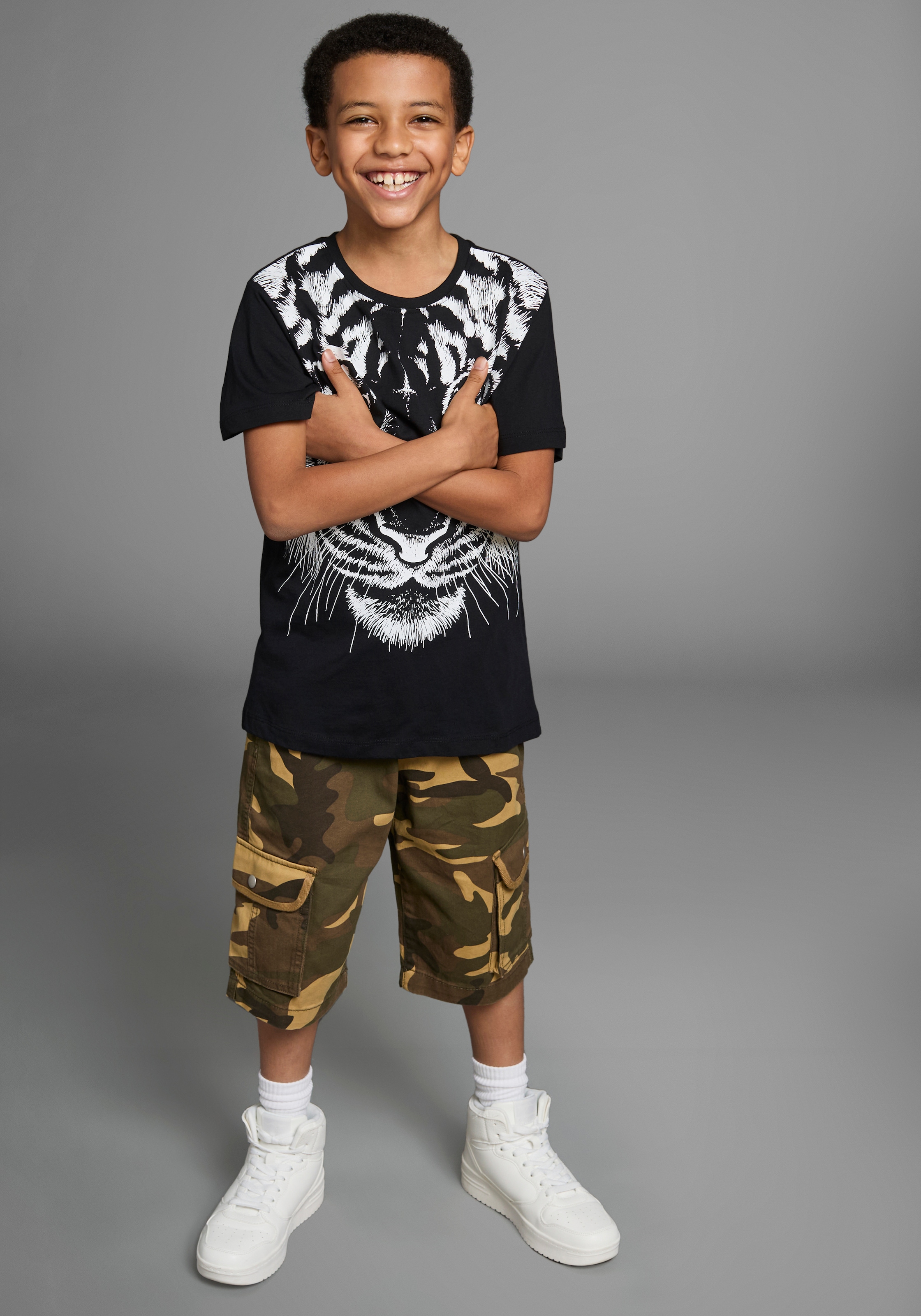 KIDSWORLD T-Shirt »Mit großem Druck: WHITE TIGER«, Kurzarm, Basic-Passform, bedruckt, Rundhalsausschnitt