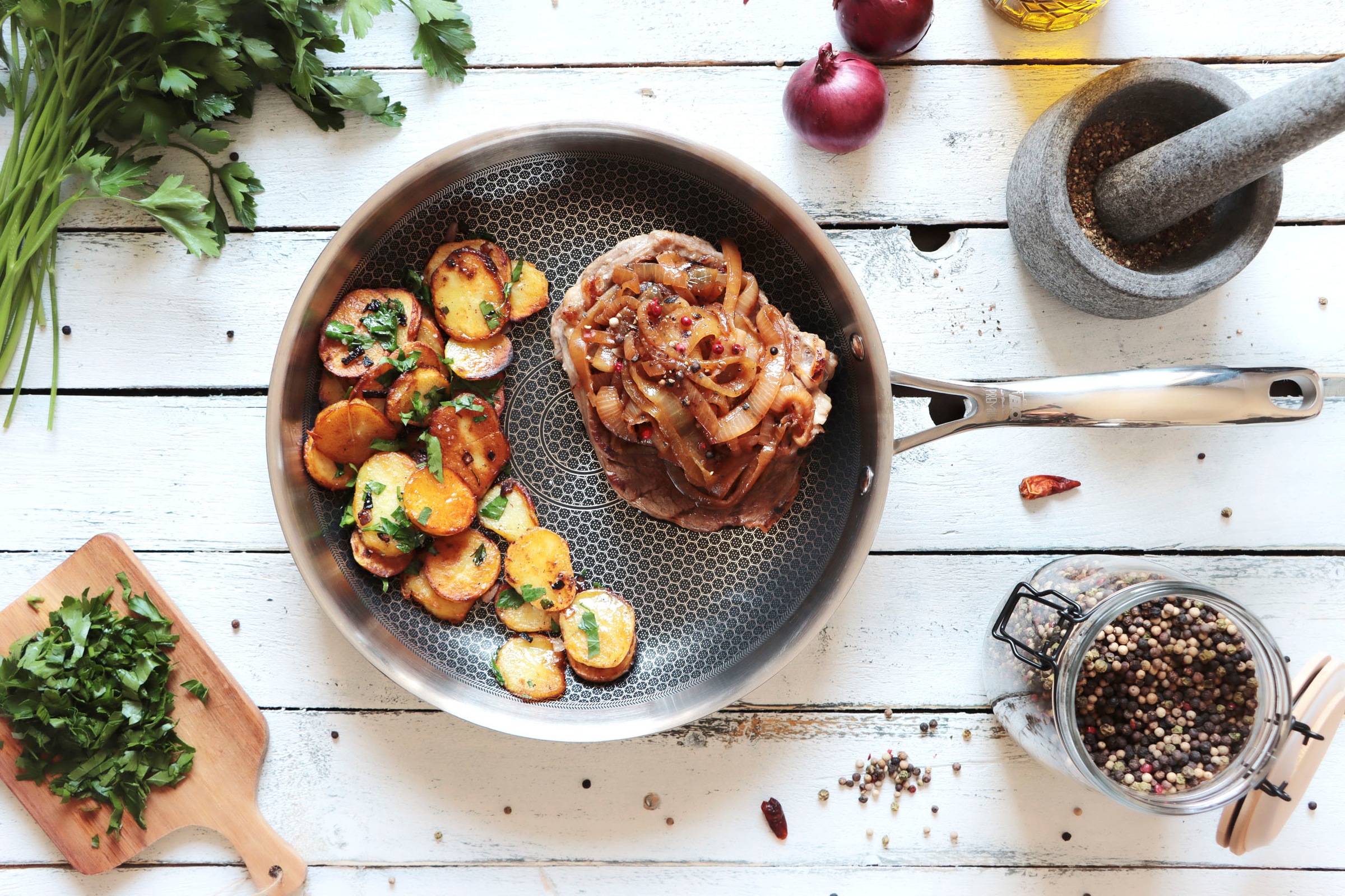 Elo Premium Bratpfanne »Relief Evolution« Edelstahl 18/10 1 tlg. tlg. einzigartiges Öl Dosiersystem, Induktion