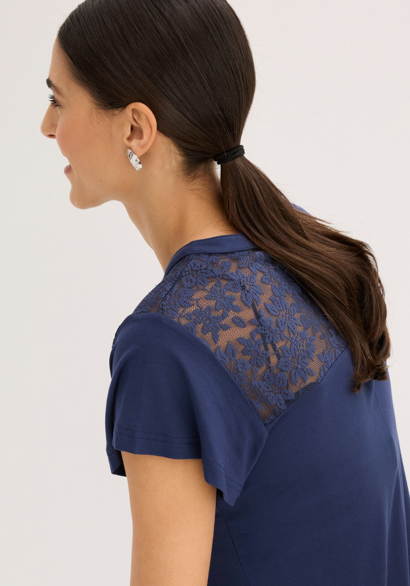 bonprix Henleyshirt »Henleyshirt aus Viskose-Mix« figurumschmeichelnde Passform, Kurzarm, aus Viskose-Mix mit Elasthan