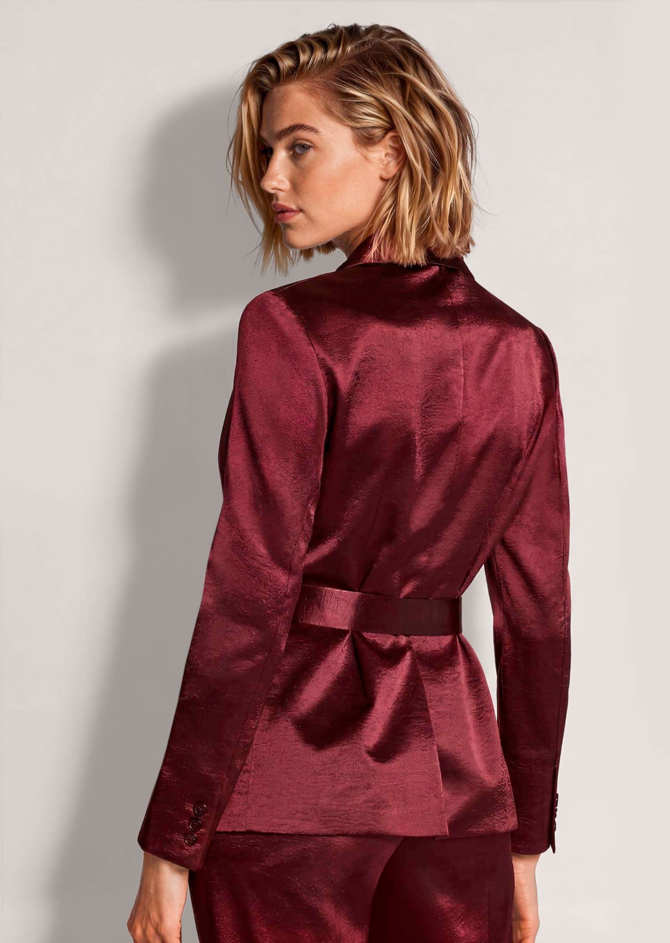 MADELEINE Jackenblazer »Blazer Edler Satinblazer mit Bindeband«