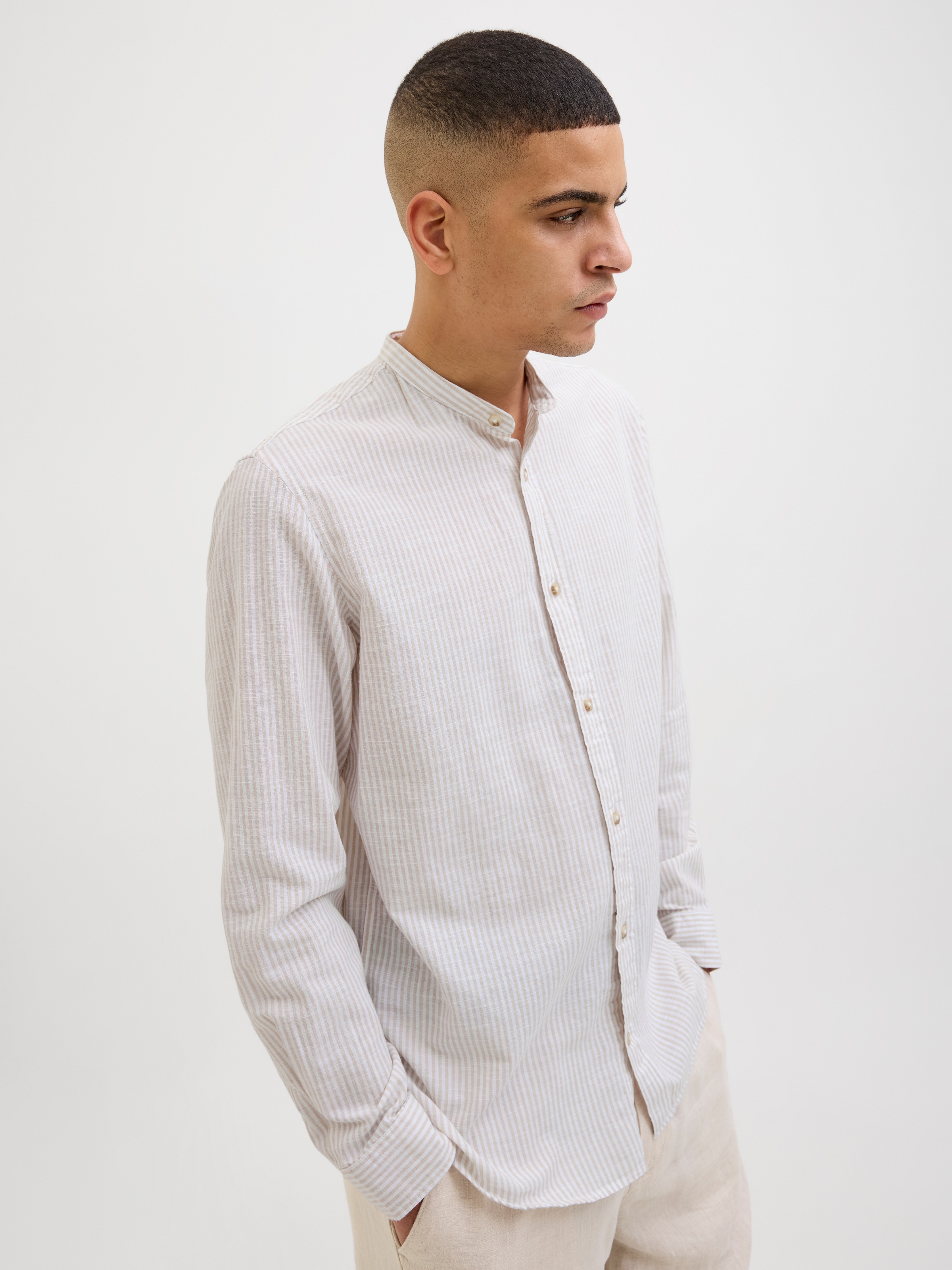Jack & Jones Langarmhemd »JJESUMMER BAND SHIRT LS SN«, mit Bandkragen