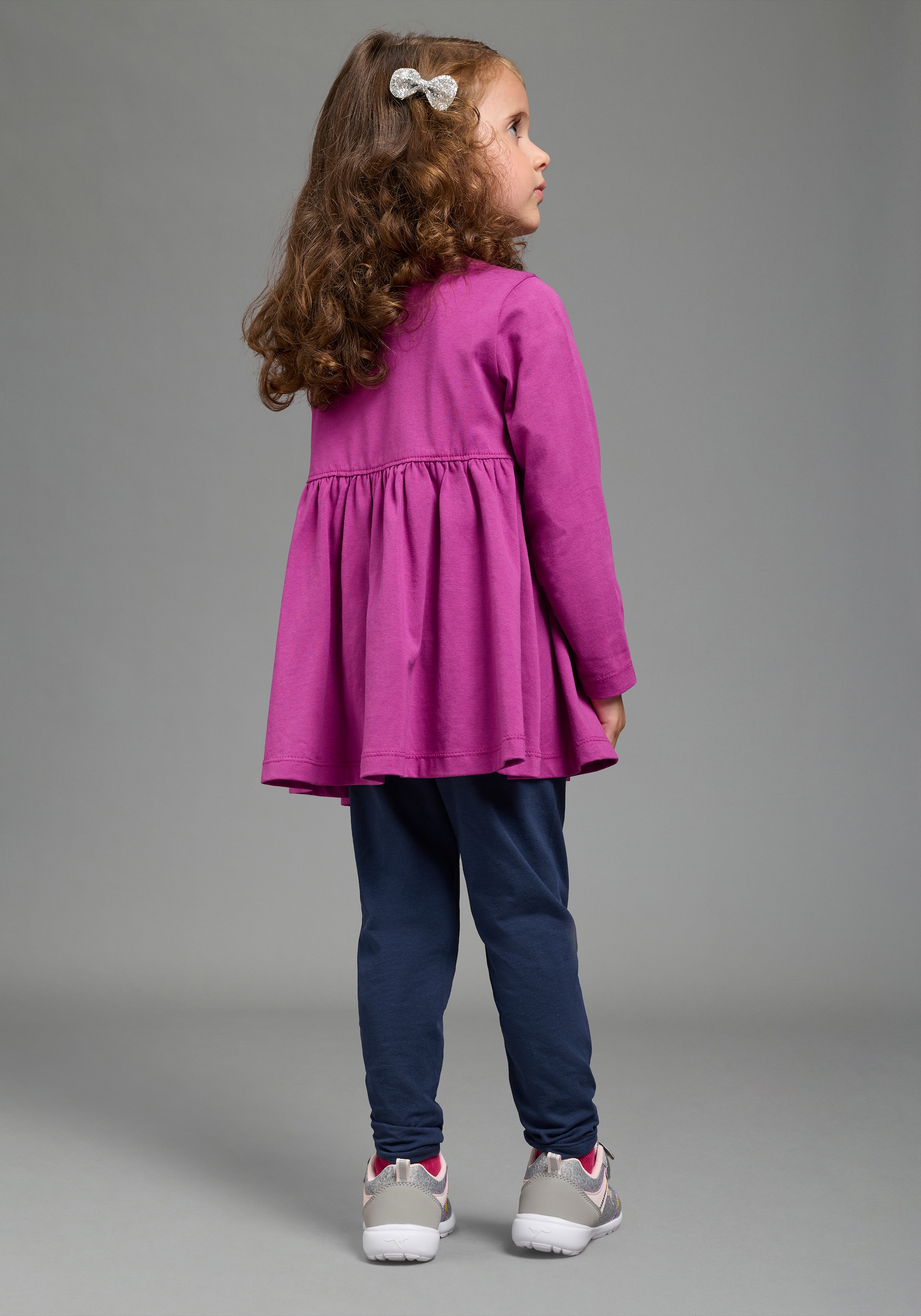 KIDSWORLD Langarmshirt & Leggings »2tlg. Set Shirt + Leggings mit schöner Paillettenapplikation« Set, 2, 2 Süßes Outfit für kleine Mädchen