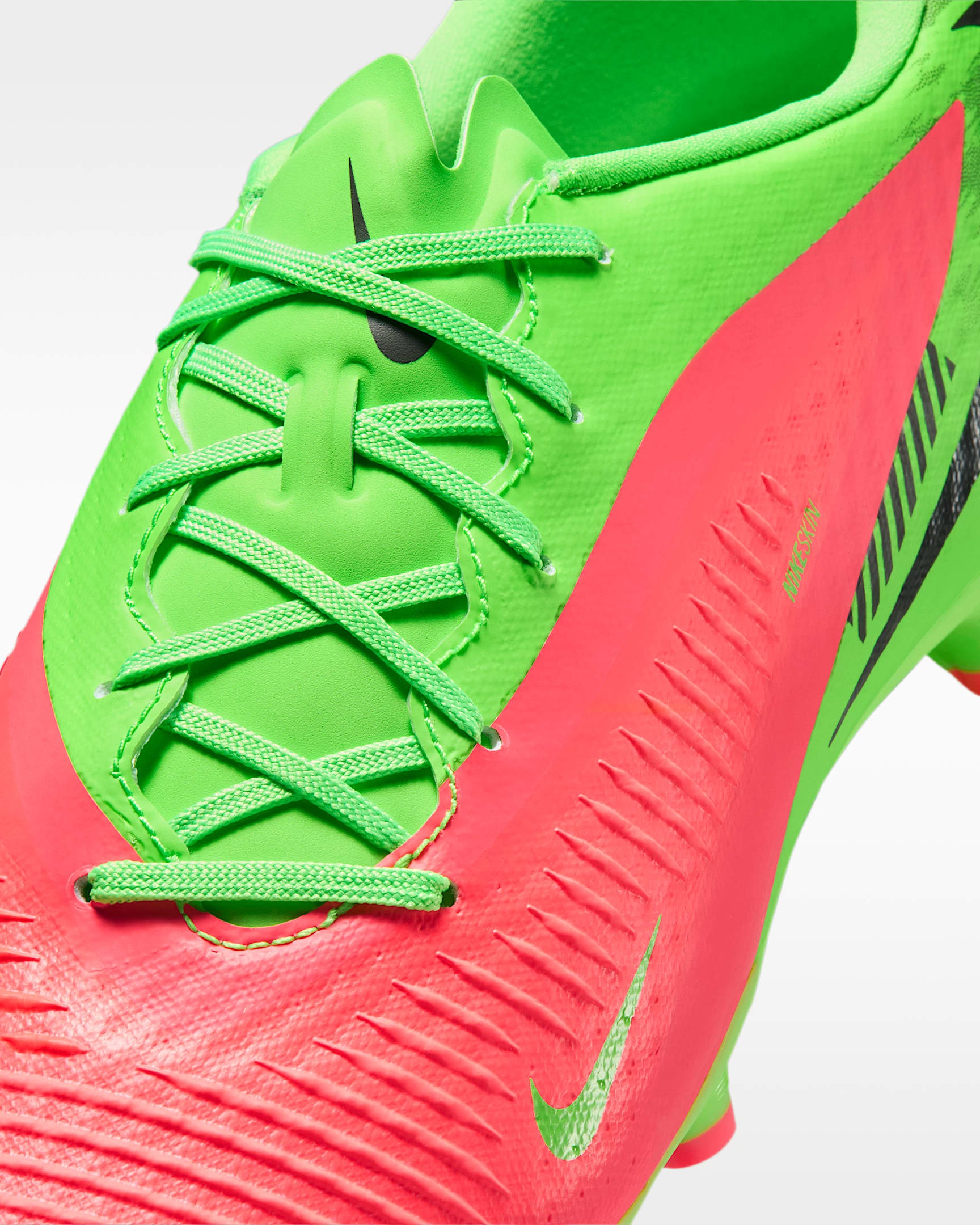 Nike Fußballschuh »PHANTOM 6 LOW ACAD FG/MG EH«  Erling Haarland, Außensohle für Rasenplätze
