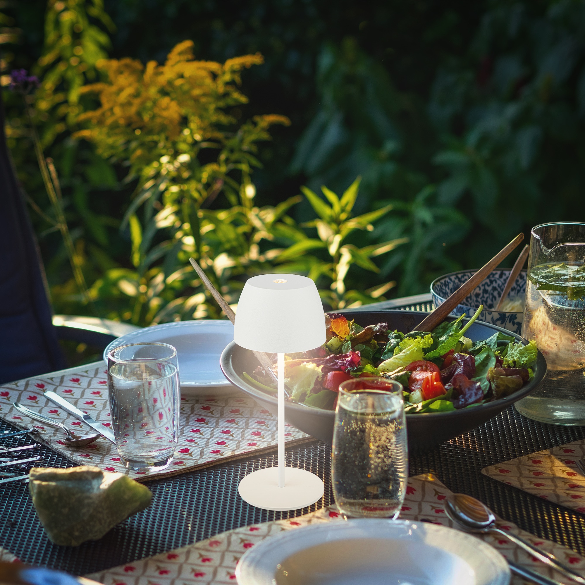 B.K.Licht Außen-Tischleuchte »BK_TL1605 Mini Akku LED Tischlampe, Touchdimmer, mit USB-C« LED-Modul 1 Stk. Extra-Warmweiß 2.700 K, 150 Lm, 2,5W, IP44, Akku wechselbar, 4h-24h Leuchtdauer, Weiß